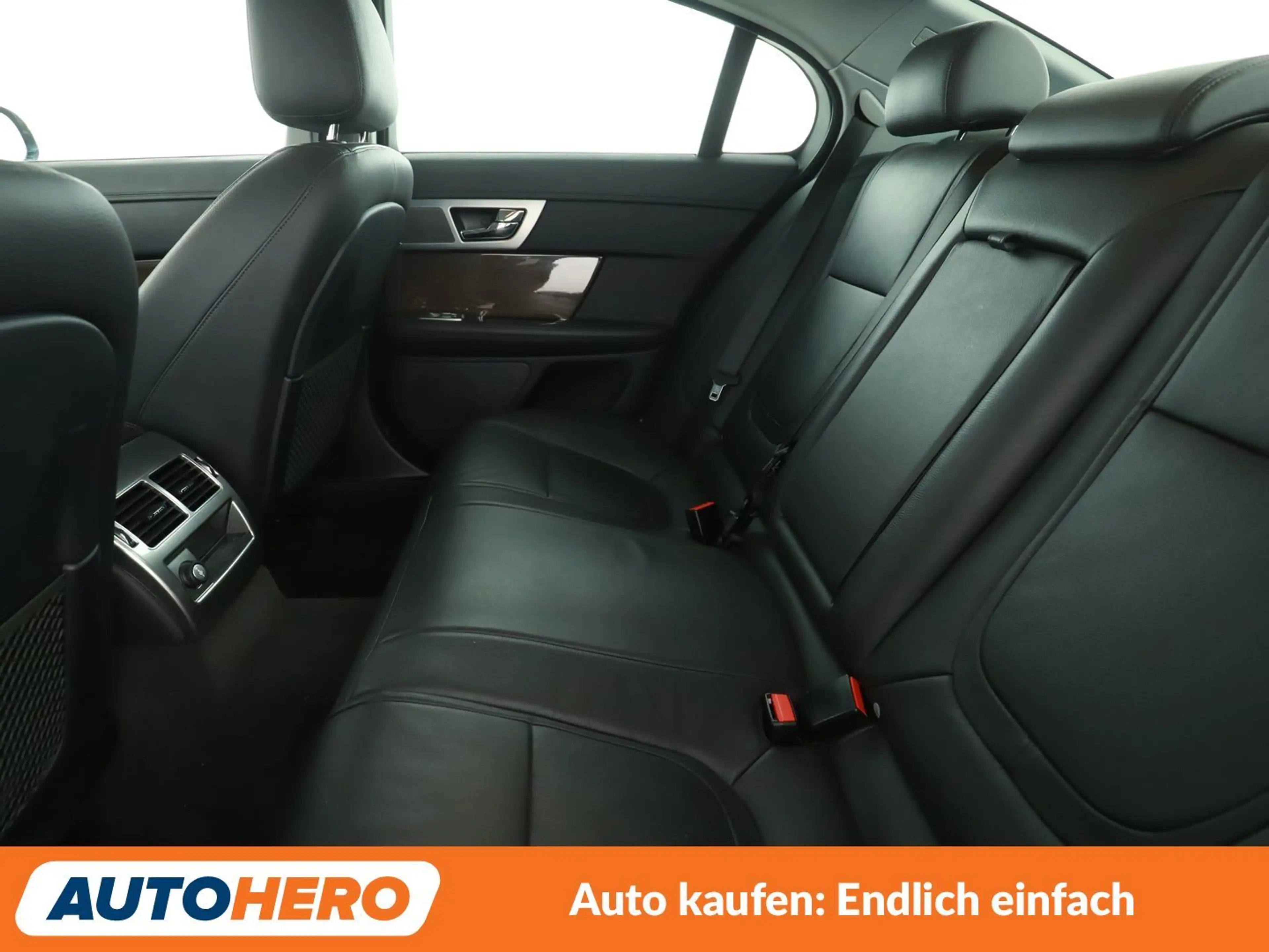 Jaguar XF 2.2 D Aut*NAVI*XENON*TEMPO*CAM*PDC*SHZ* — photo 14