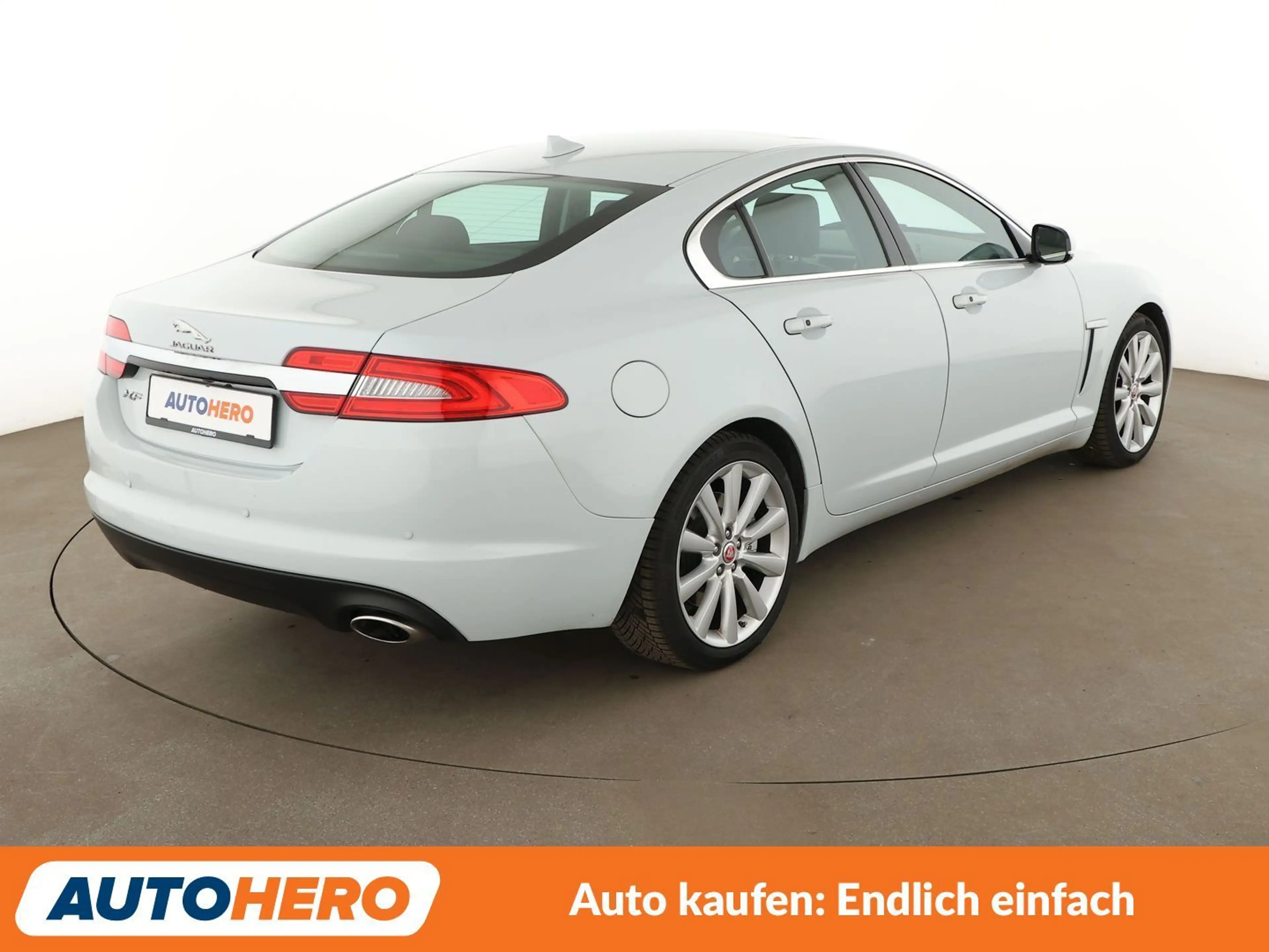 Jaguar XF 2.2 D Aut*NAVI*XENON*TEMPO*CAM*PDC*SHZ* — photo 6
