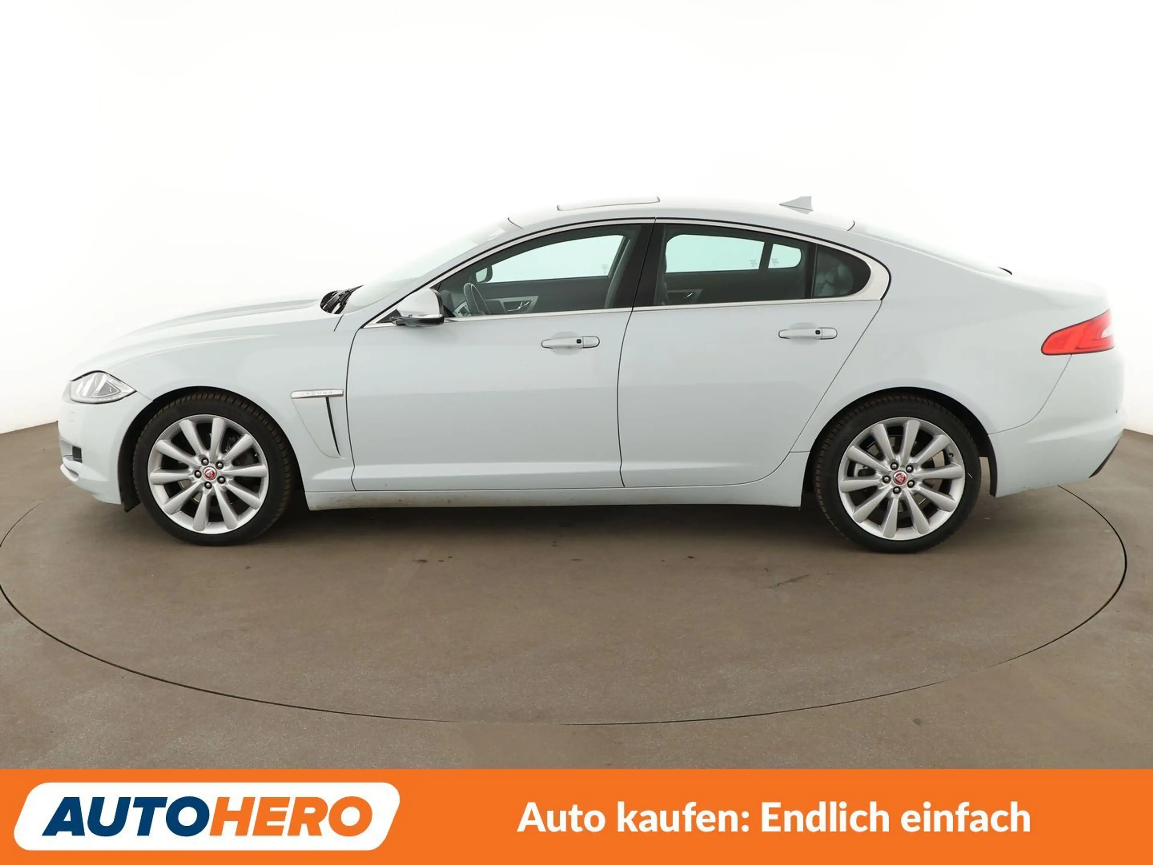 Jaguar XF 2.2 D Aut*NAVI*XENON*TEMPO*CAM*PDC*SHZ* — photo 3