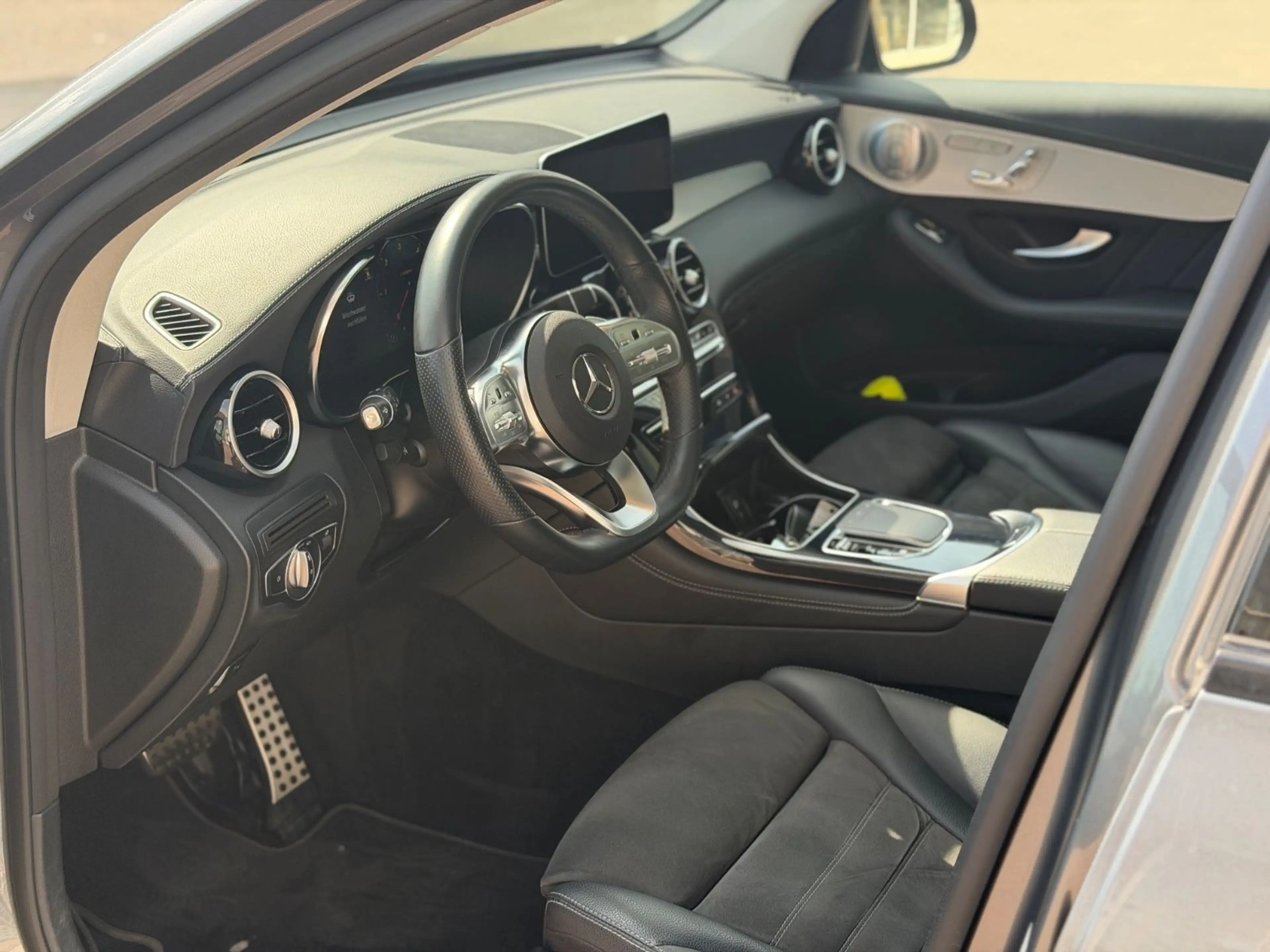 Mercedes-Benz GLC 300 d AMG 4Matic PANO/VIRTUELL/KEYLESS — photo 15
