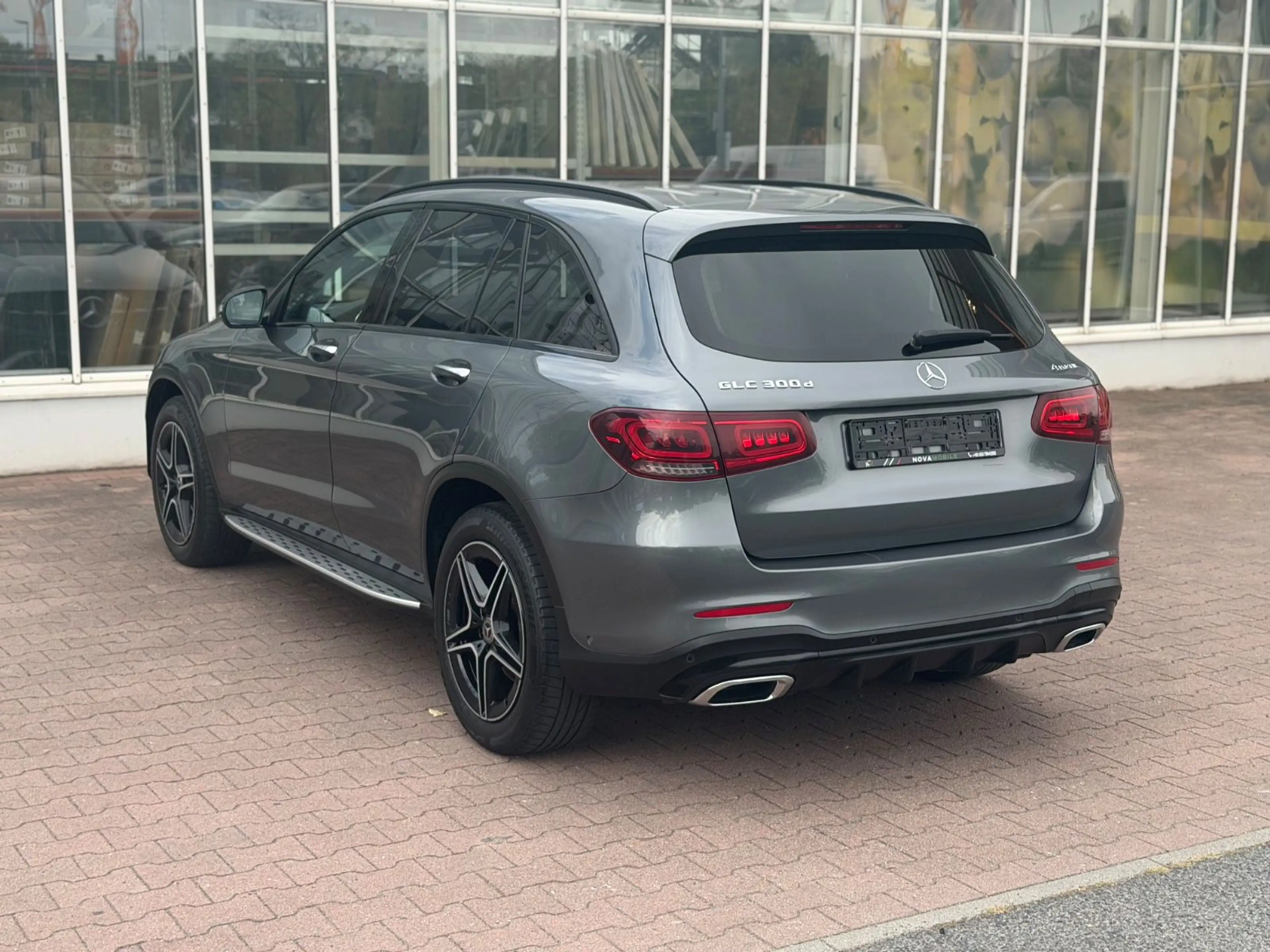 Mercedes-Benz GLC 300 d AMG 4Matic PANO/VIRTUELL/KEYLESS — photo 7