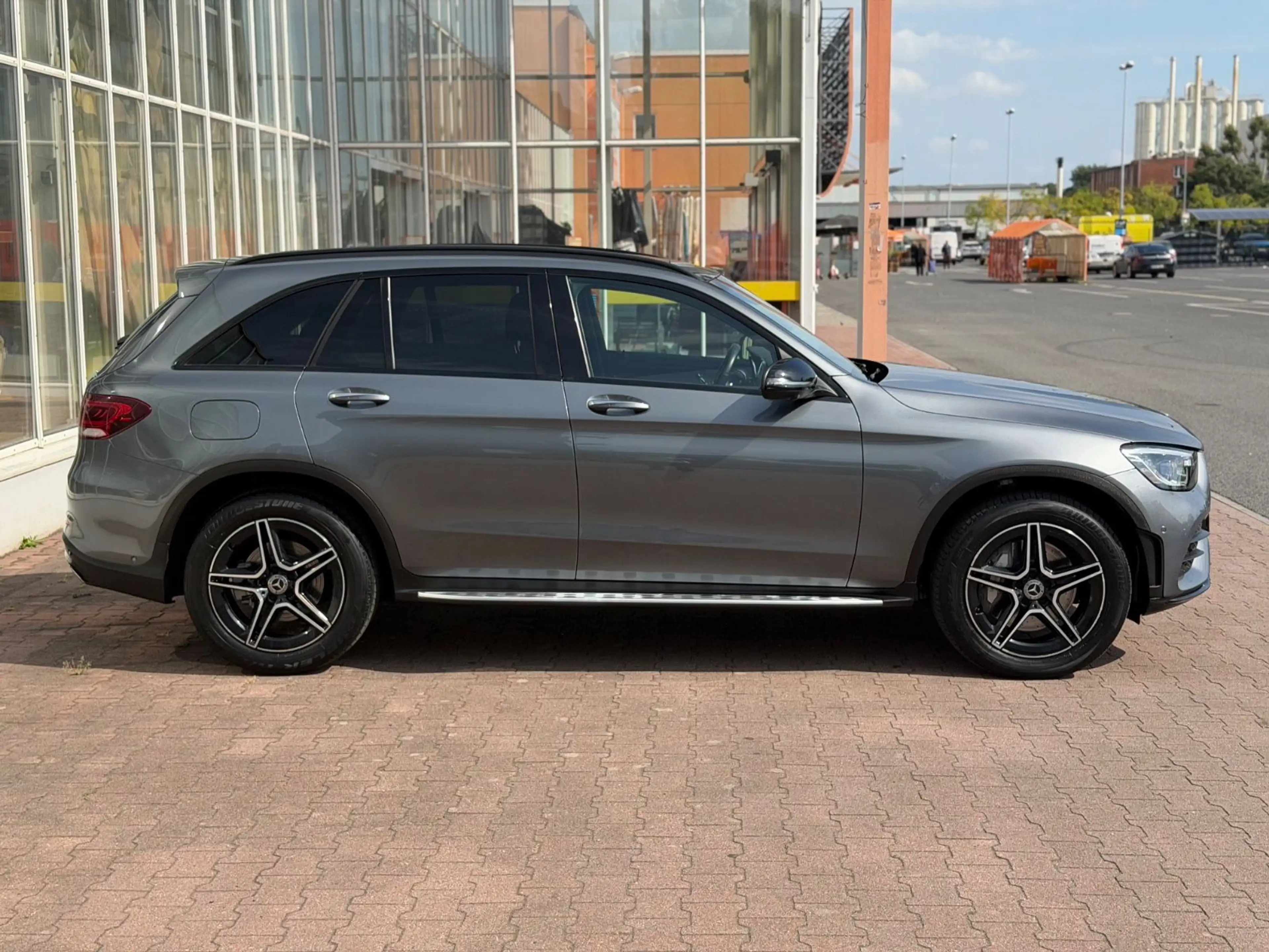 Mercedes-Benz GLC 300 d AMG 4Matic PANO/VIRTUELL/KEYLESS — photo 4