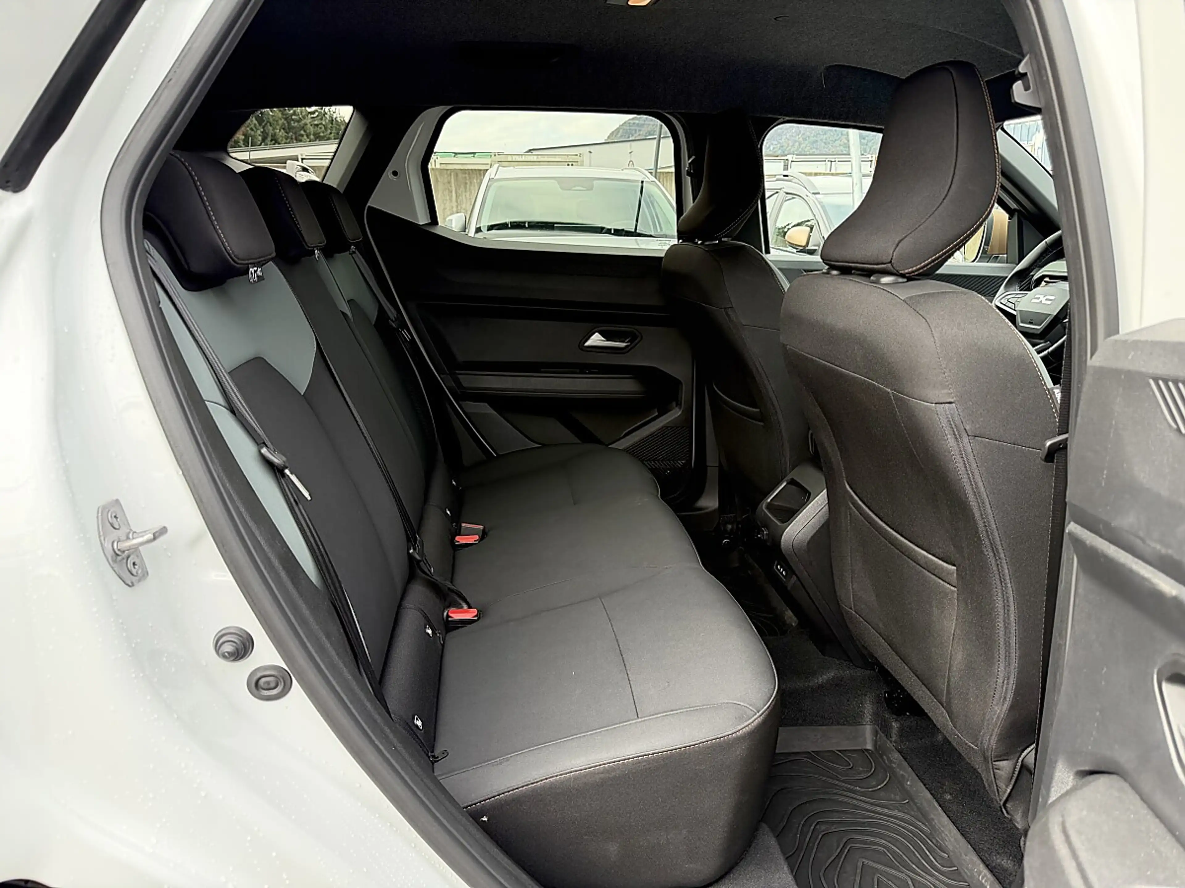 Dacia Duster Extreme Hybrid 155 LED PDC 360°Multi-View Navi ... — photo 10
