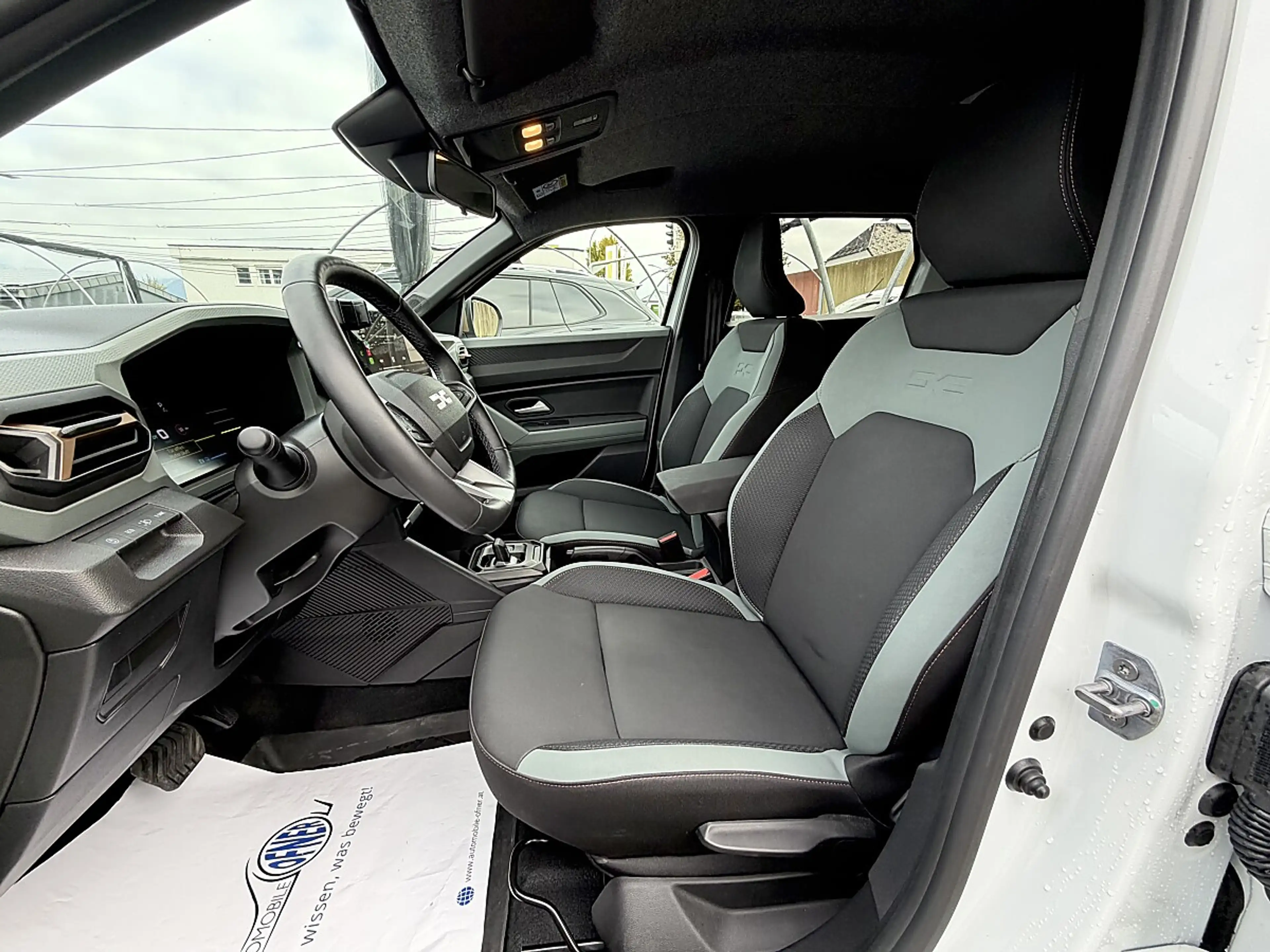 Dacia Duster Extreme Hybrid 155 LED PDC 360°Multi-View Navi ... — photo 11