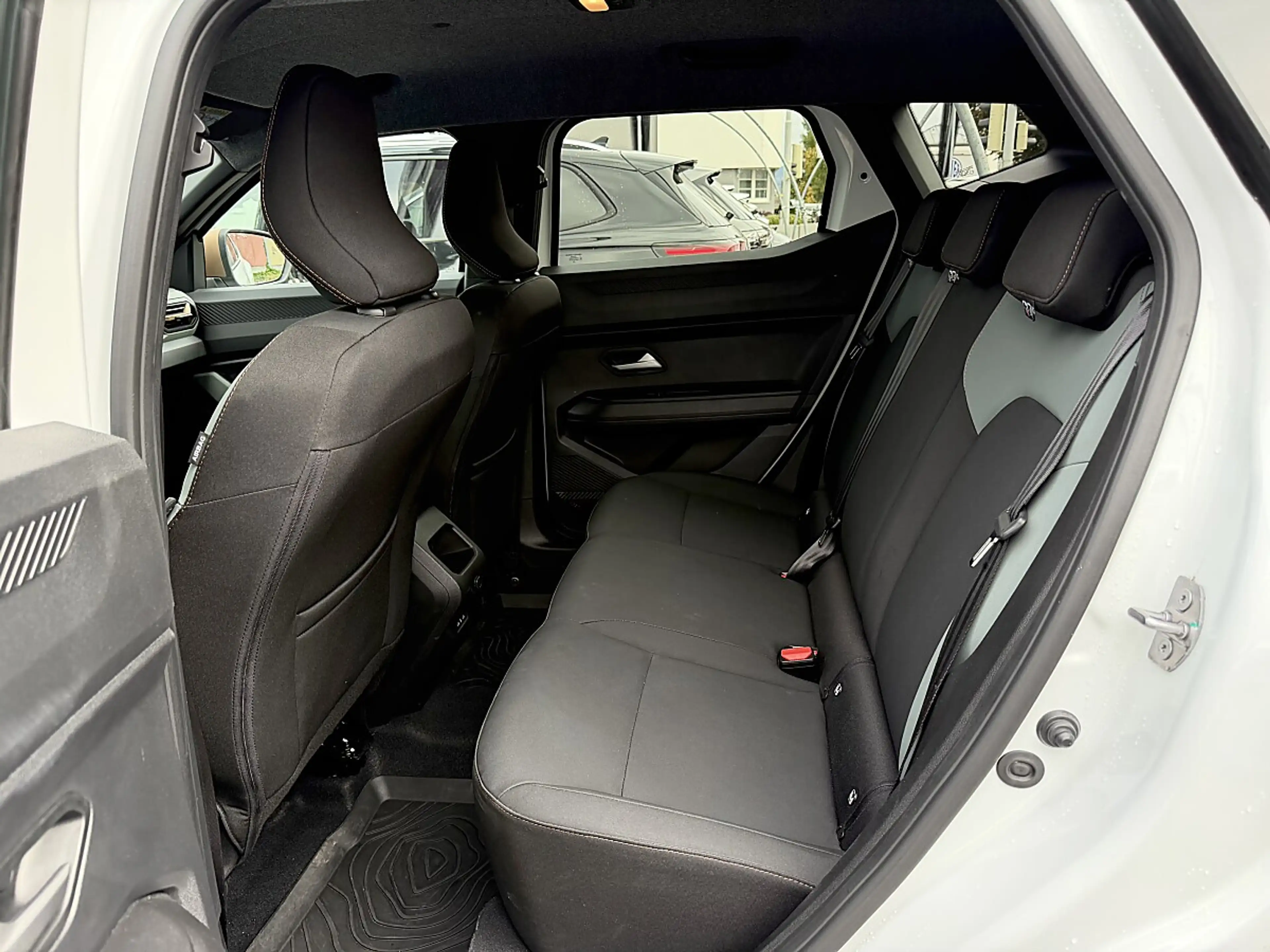 Dacia Duster Extreme Hybrid 155 LED PDC 360°Multi-View Navi ... — photo 8