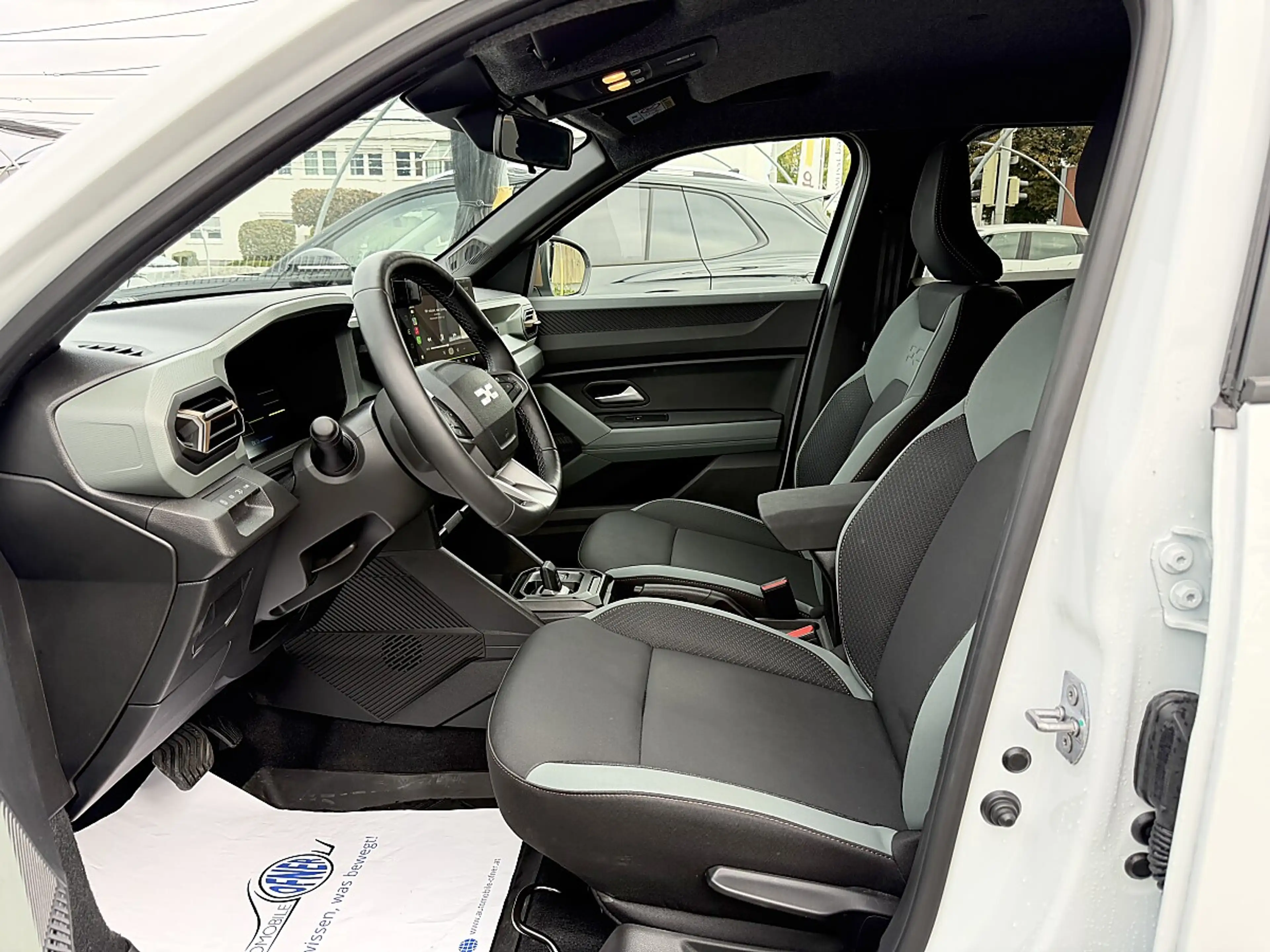 Dacia Duster Extreme Hybrid 155 LED PDC 360°Multi-View Navi ... — photo 7