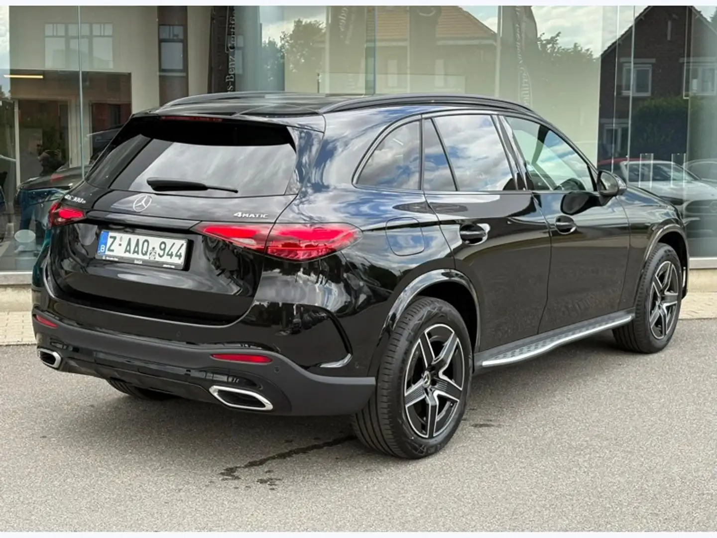 Mercedes-Benz GLC 300 300 e 4M AMG Pack Night Toit Pano Noir - 2