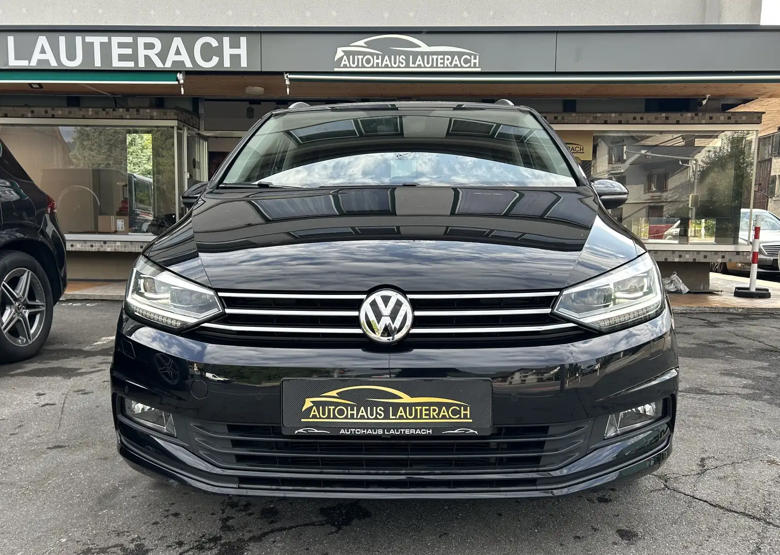 Volkswagen Touran Comfortline 1,6 TDI DSG *7-SITZER *1.BESITZ *APP Schwarz - 2