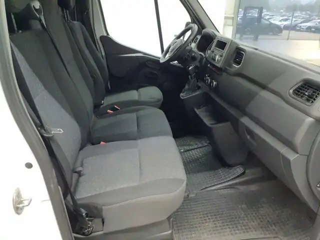 Opel Movano view 8