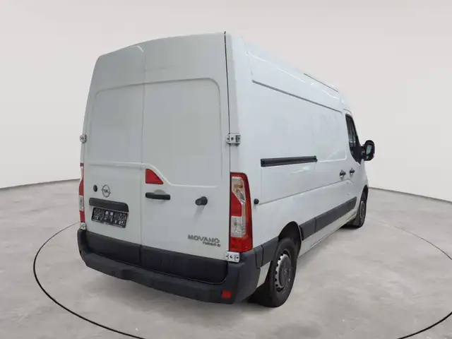Opel Movano view 4