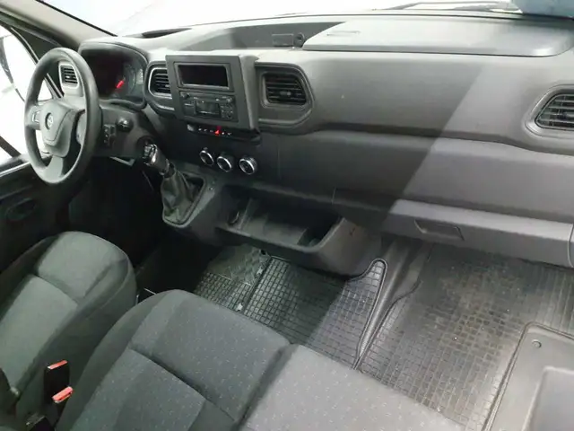Opel Movano view 9