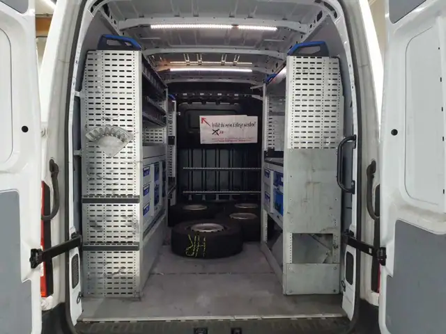 Opel Movano view 15