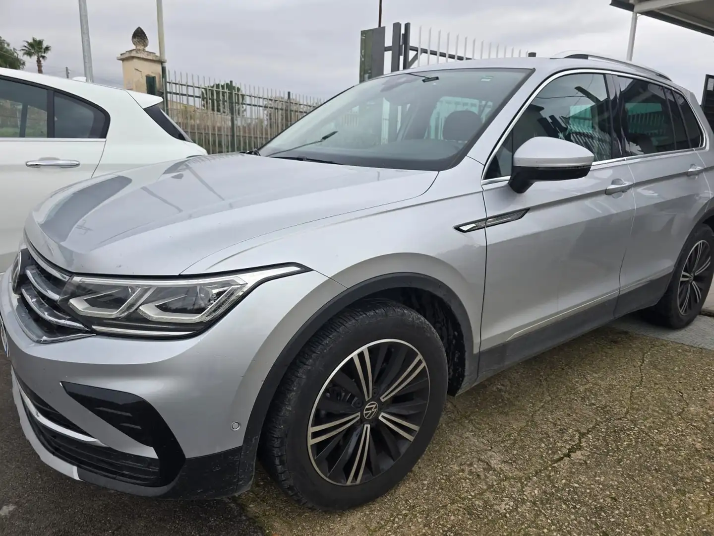 Volkswagen Tiguan Tiguan II 2021 2.0 tdi Elegance 150cv dsg Argento - 2