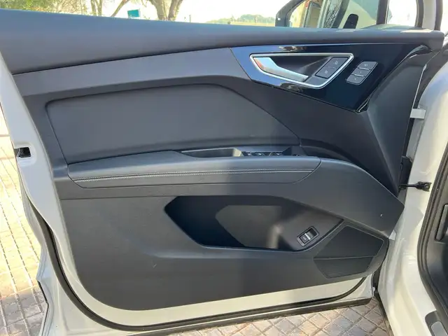 Audi Q4 E-Tron view 8