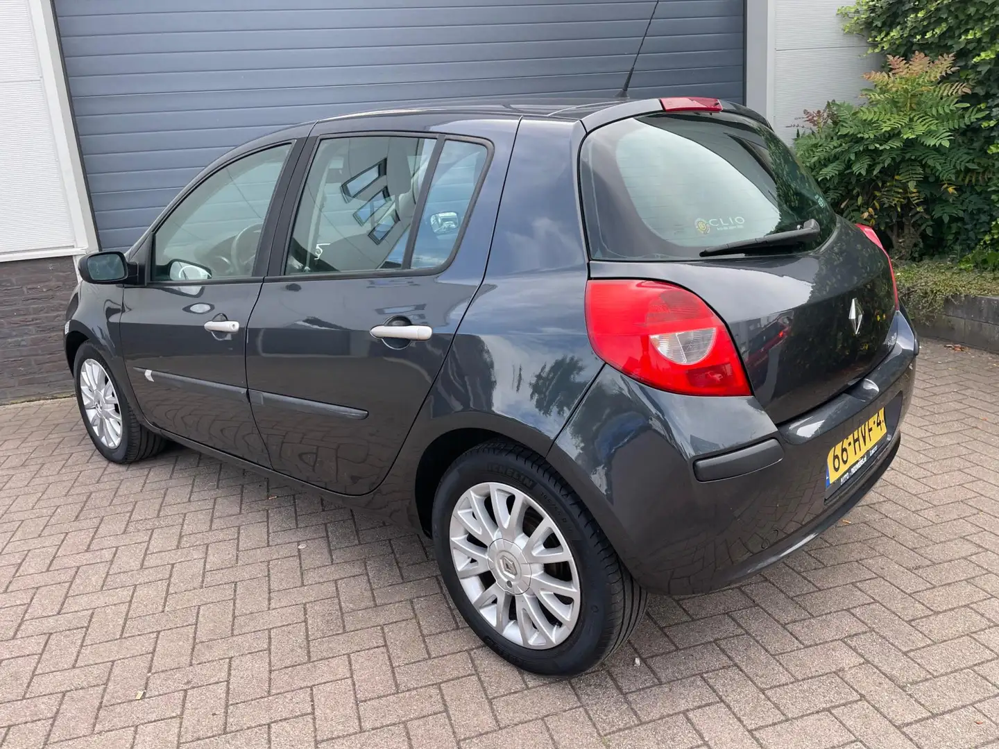 Renault Clio 1.2-16V Collection/Airco/Cruise-c/Lmv/Elek-pakket/ Grijs - 2