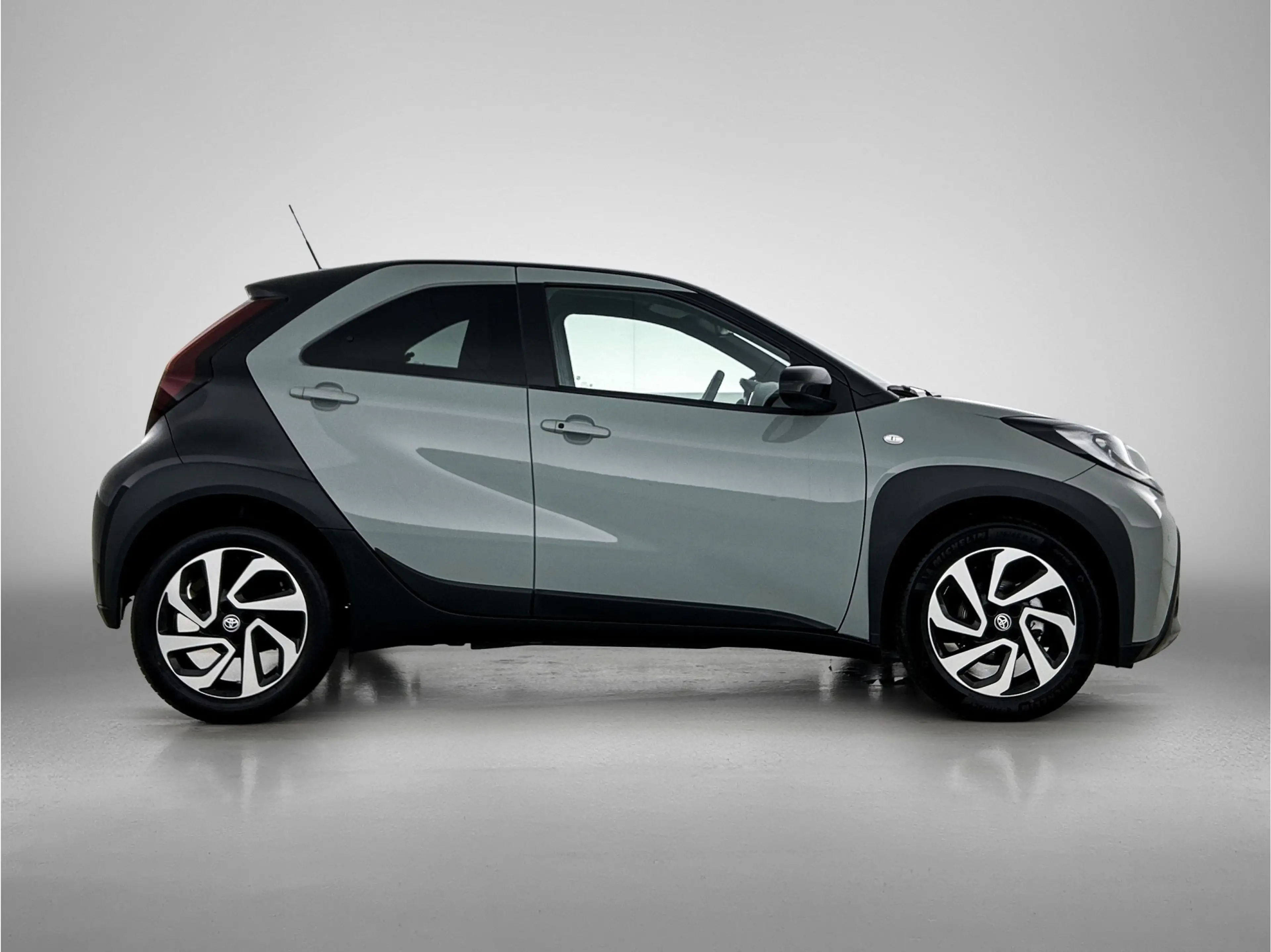 Toyota Aygo X 1.0 VVT-i S-CVT Pulse + | BTW Voertuig | Parkeerse — photo 13