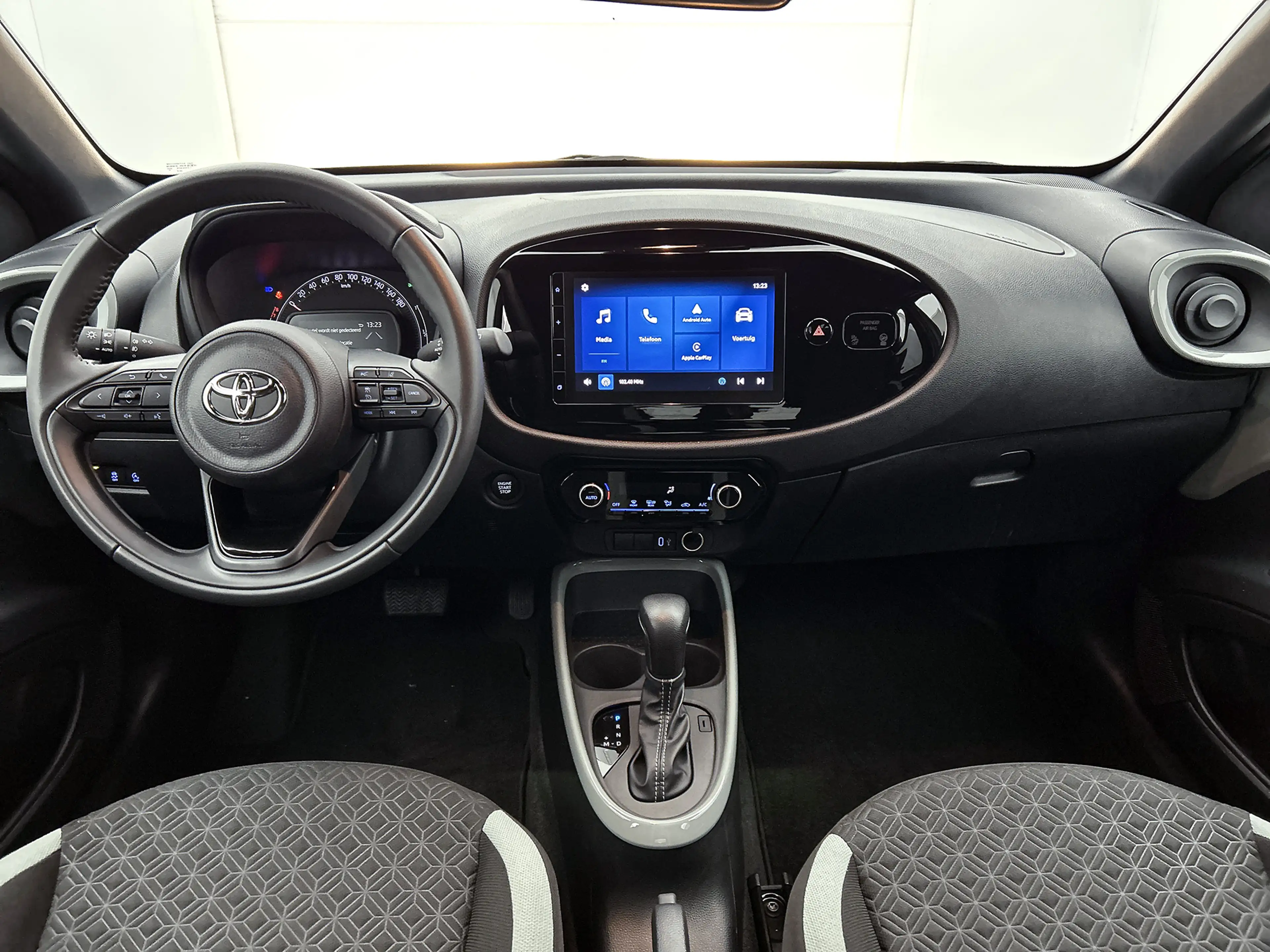Toyota Aygo X 1.0 VVT-i S-CVT Pulse + | BTW Voertuig | Parkeerse — photo 4