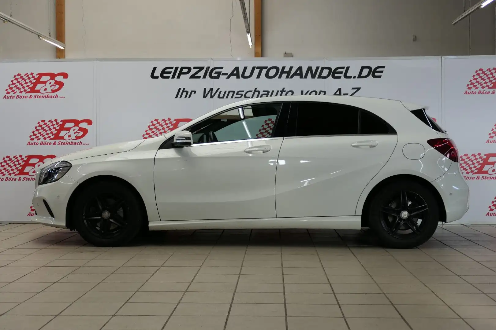 Mercedes-Benz A 180 BlueEfficiency*NAV*PDC*SHZ*TEL* Weiß - 2