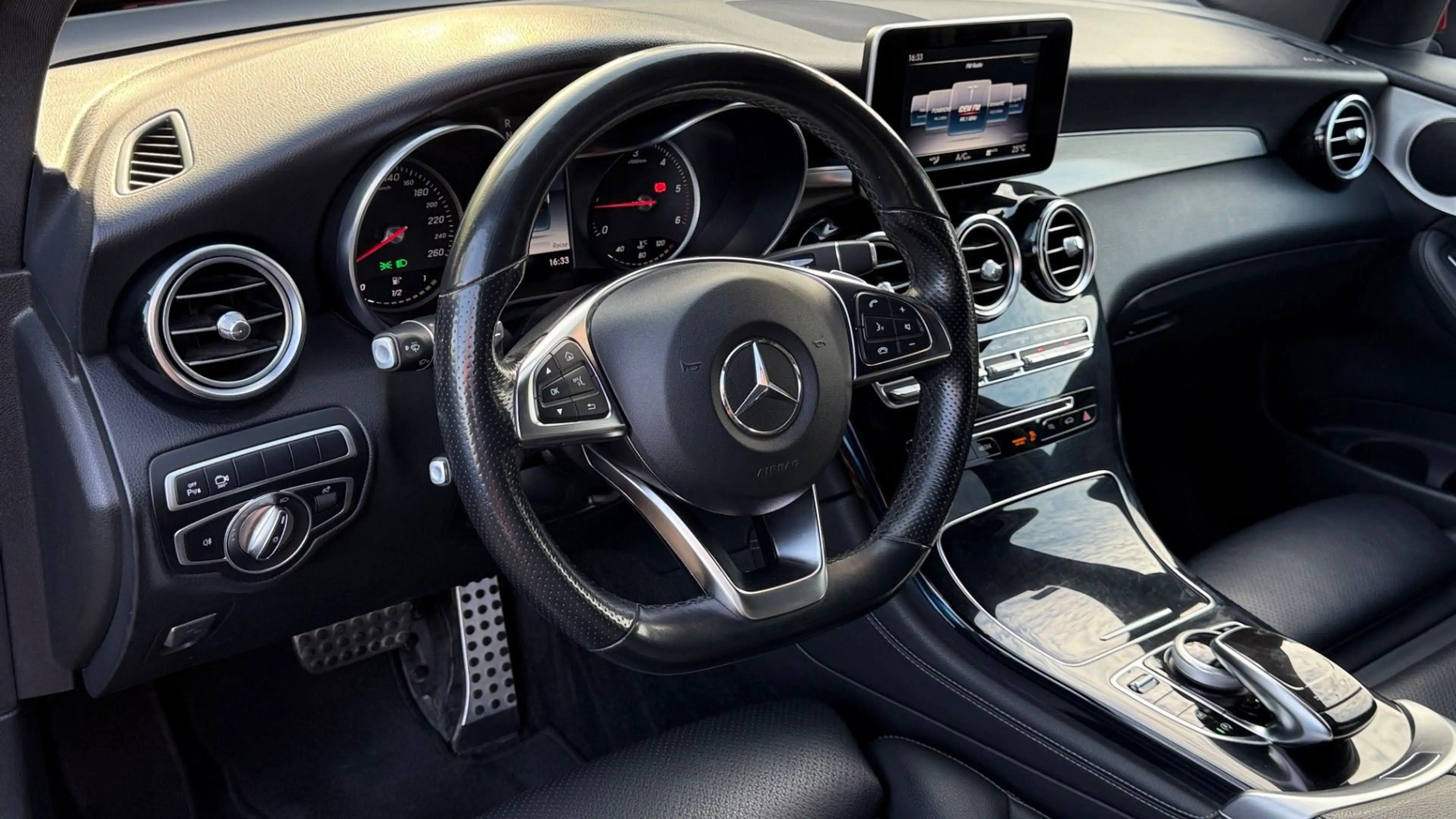 Mercedes-Benz GLC 250 d Coupe AMG Line *Viele-Extras +Servicegepflegt 4 — photo 14