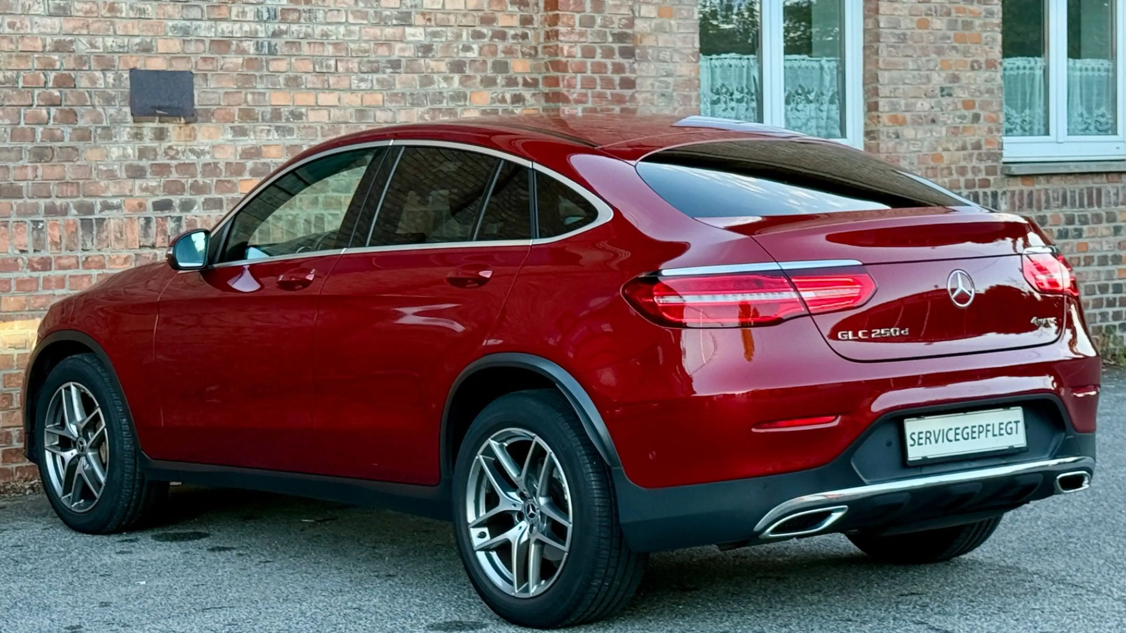 Mercedes-Benz GLC 250 d Coupe AMG Line *Viele-Extras +Servicegepflegt 4 — photo 9