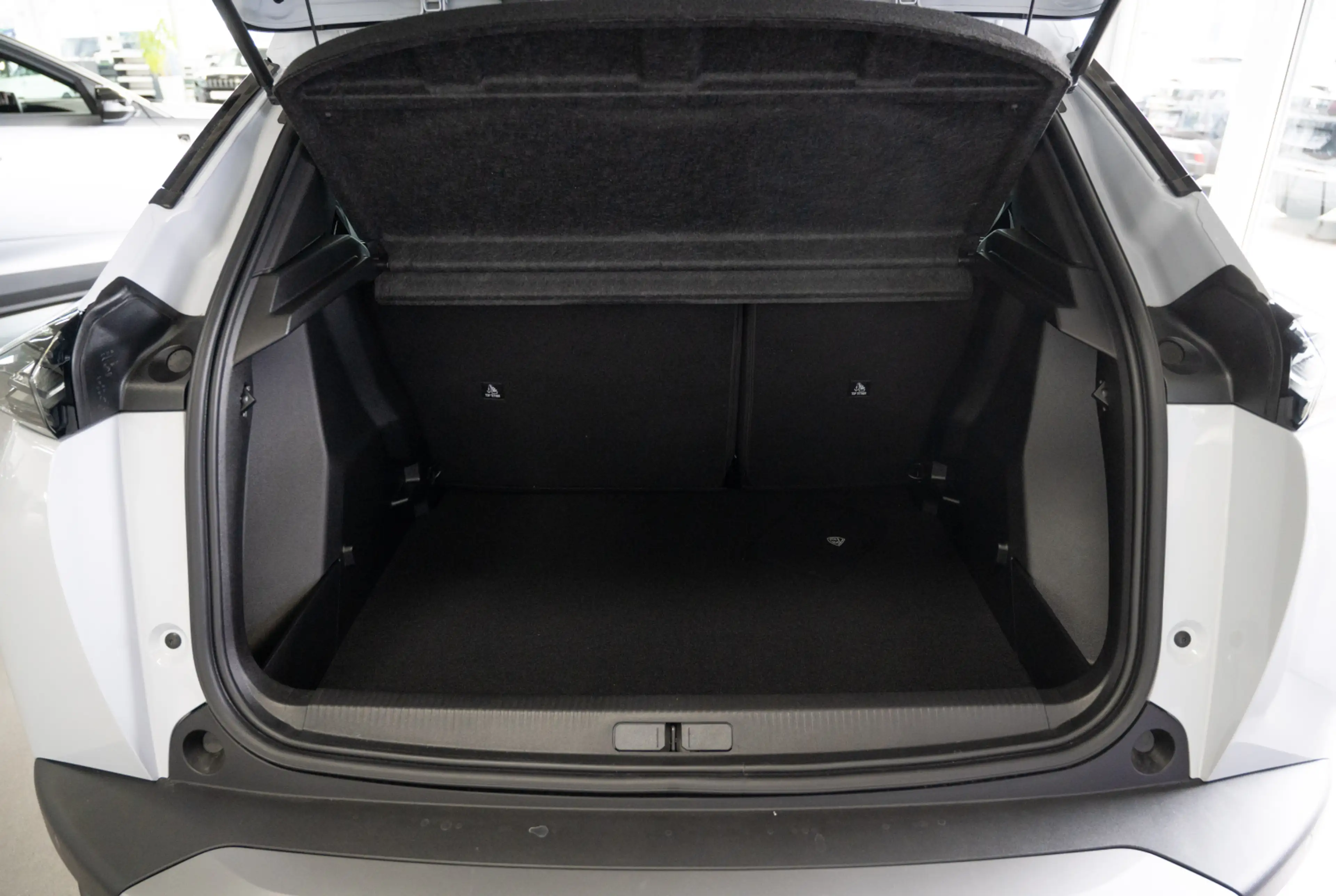 Peugeot 2008 Allure 1.2 Hybrid 145 e-DSC6 *360°KAMERA*GRIP-CONTROL* — photo 14