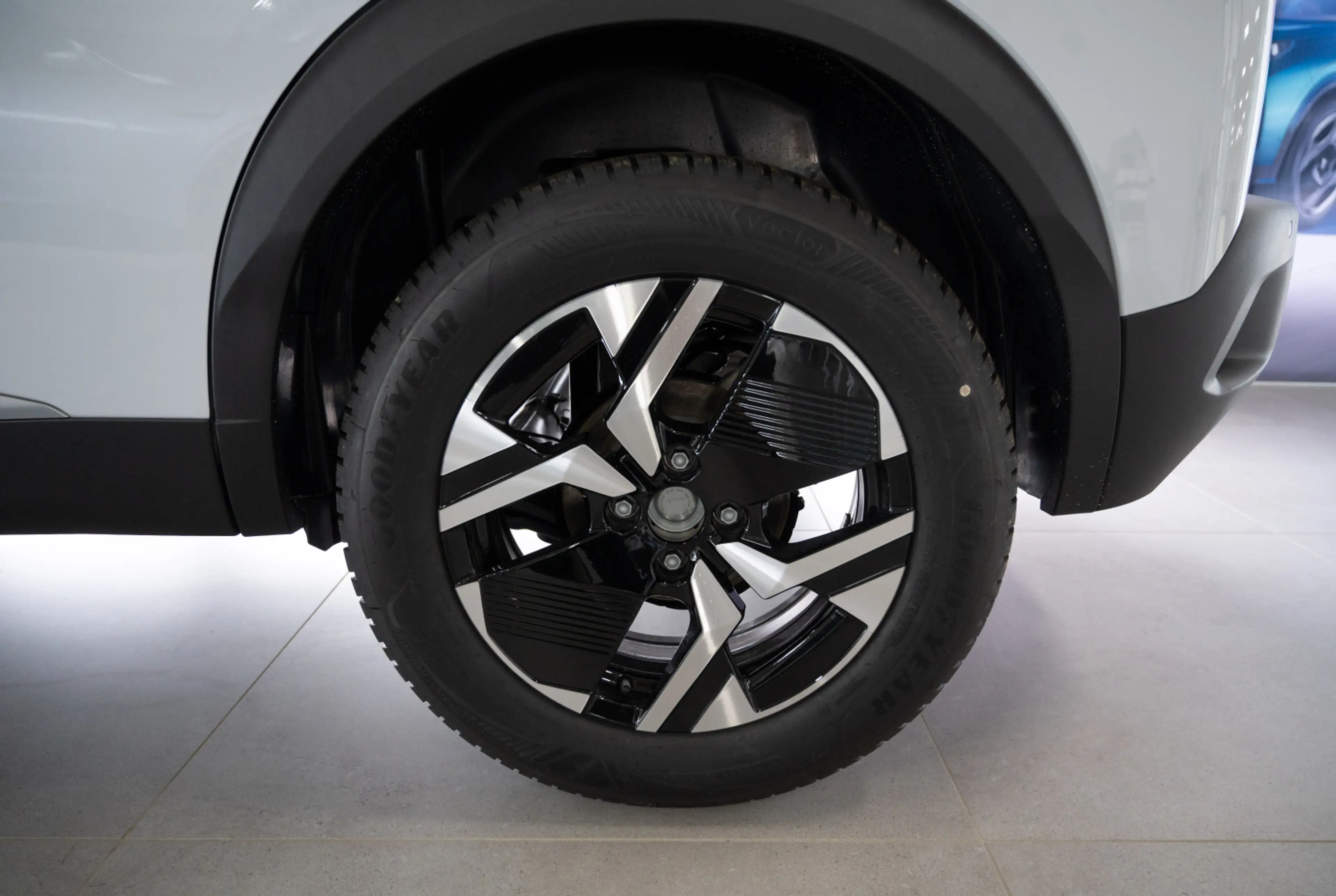 Peugeot 2008 Allure 1.2 Hybrid 145 e-DSC6 *360°KAMERA*GRIP-CONTROL* — photo 15