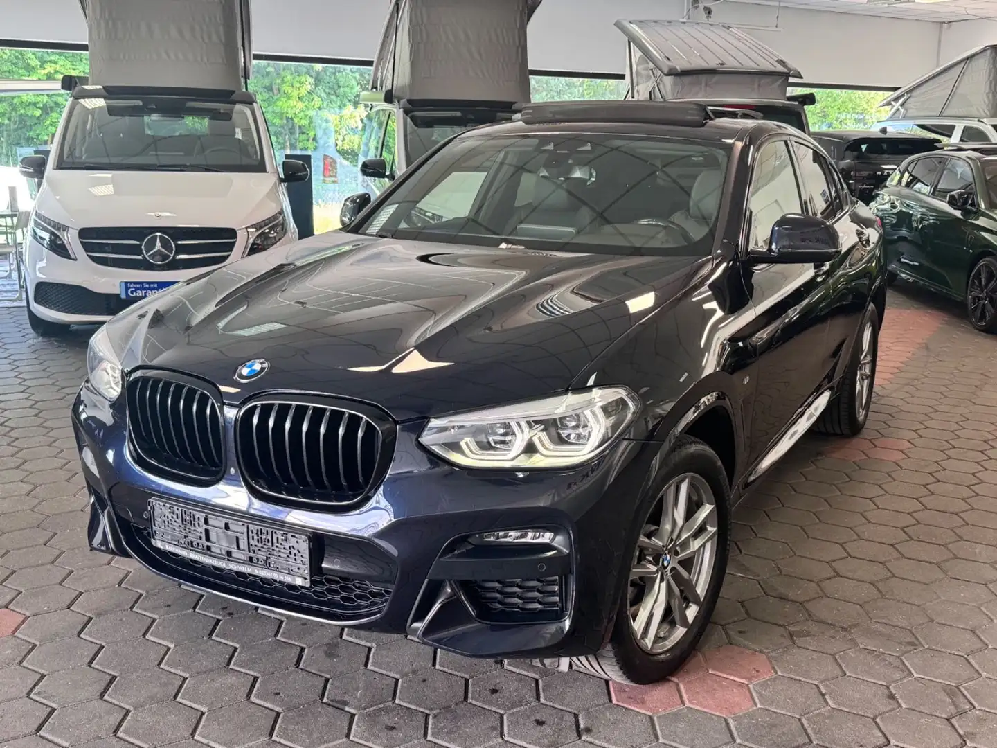 BMW X4 xDrive 20d M Sport*Pano*360°Led*Keyless*1Hand Zwart - 1