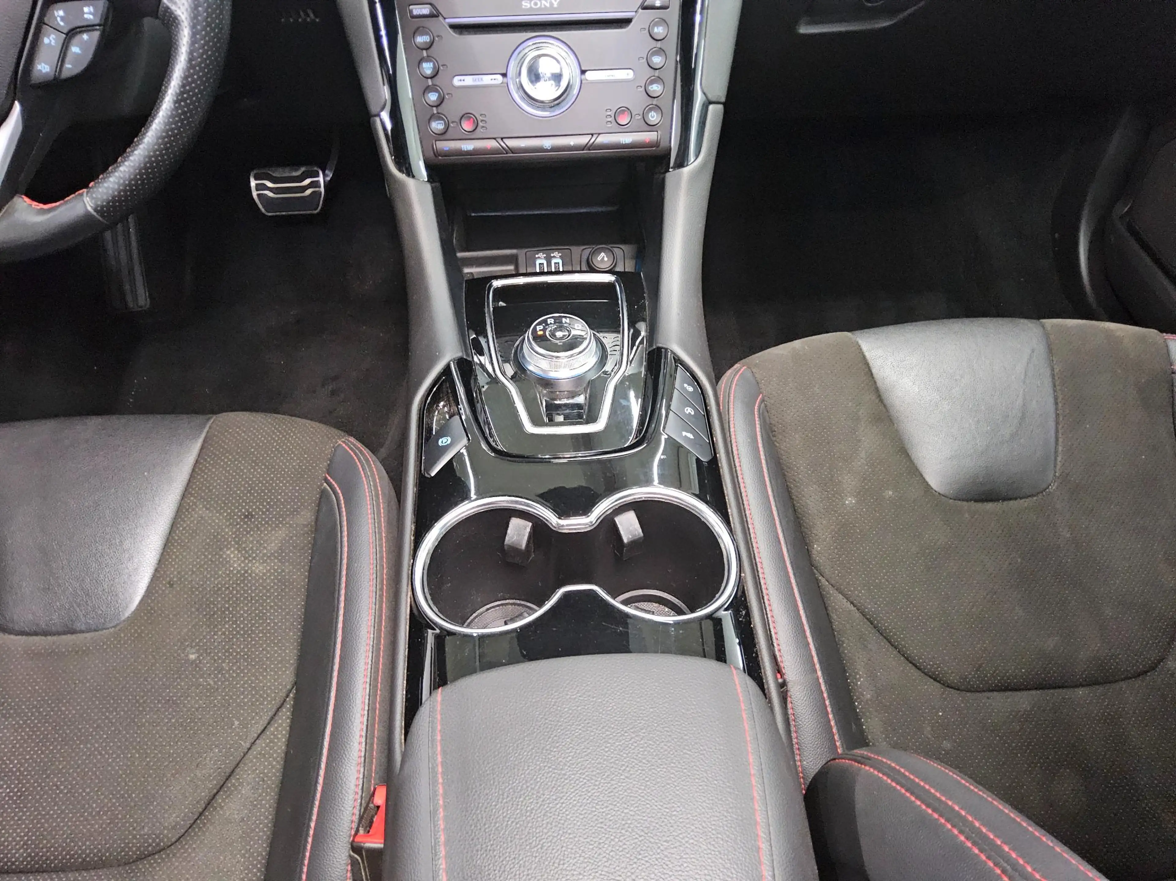 Ford Mondeo — photo 6