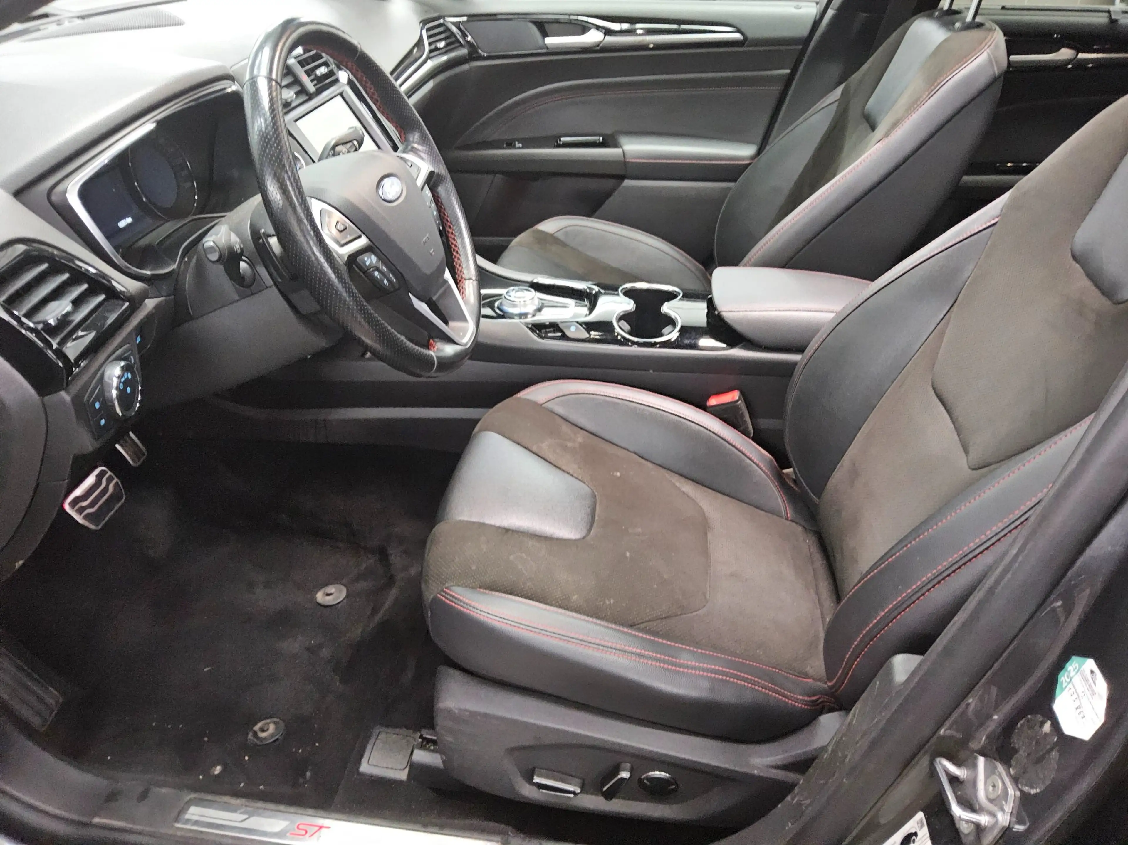 Ford Mondeo — photo 8