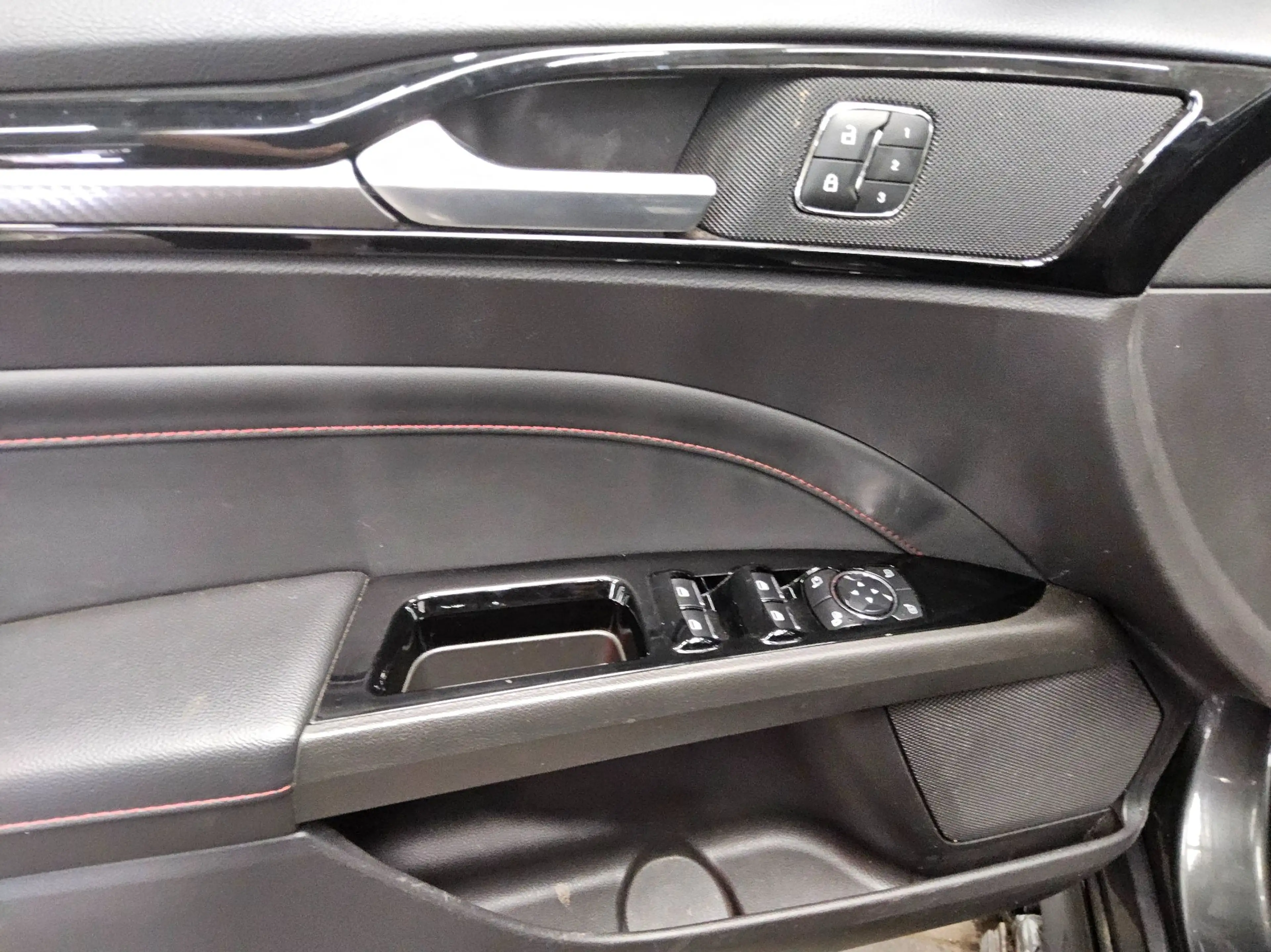 Ford Mondeo — photo 9