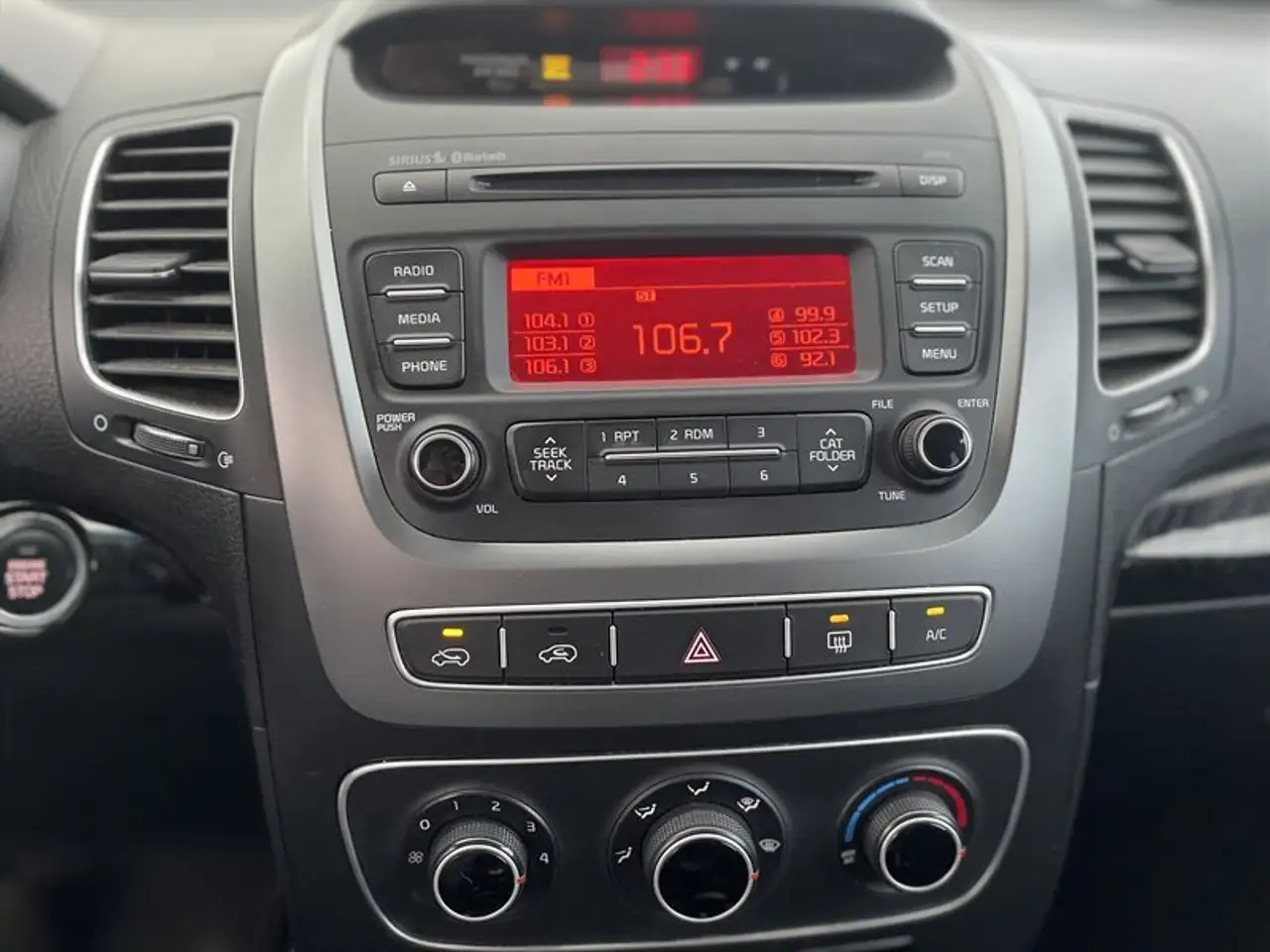 Kia Sorento снимка Kia Sorento