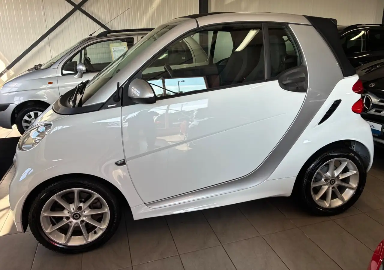 2013 smart forTwo cabrio 1.0 52kW mhd passion, photograph 3