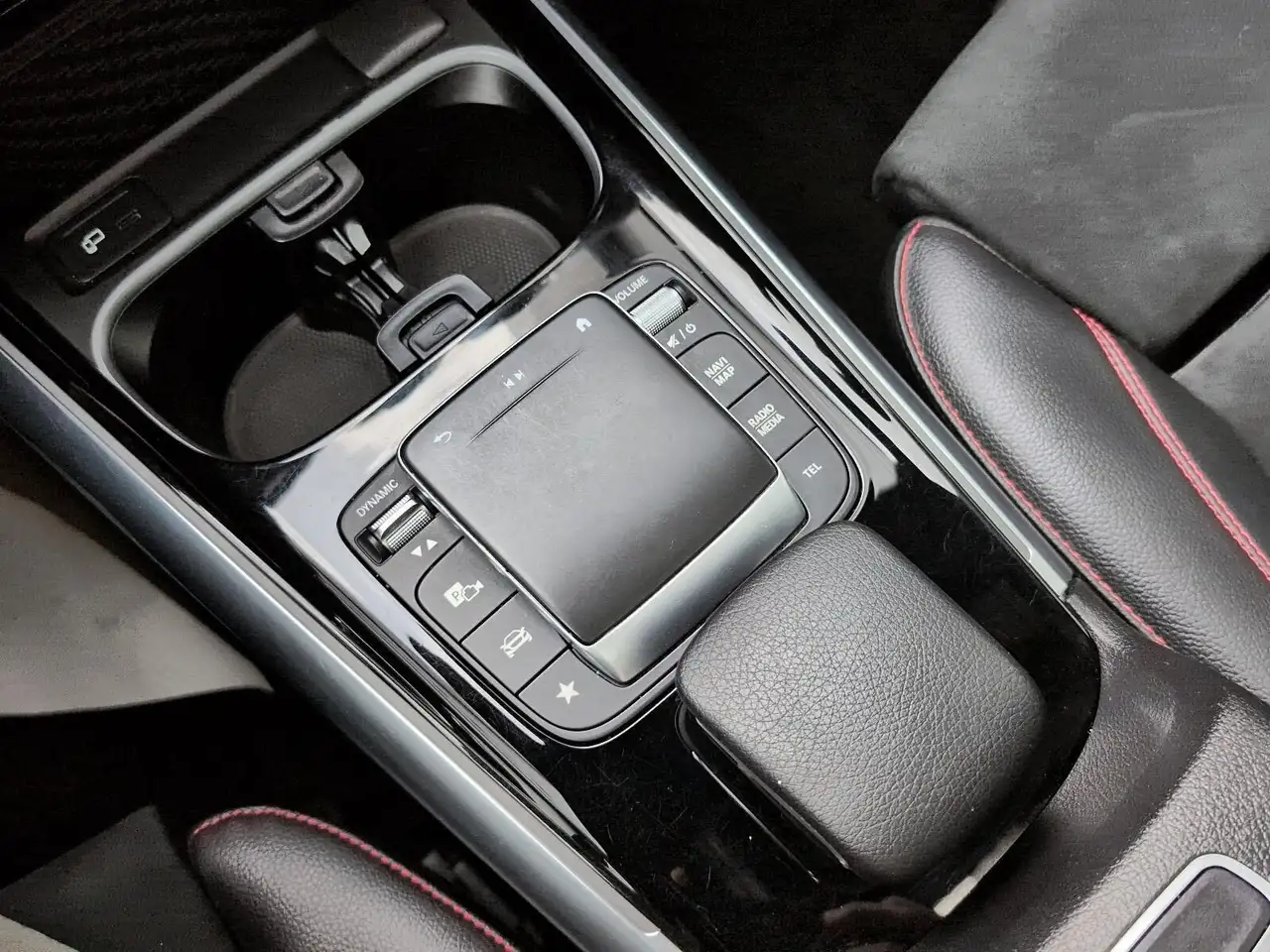 Mercedes-Benz GLA fotografie Mercedes-Benz GLA