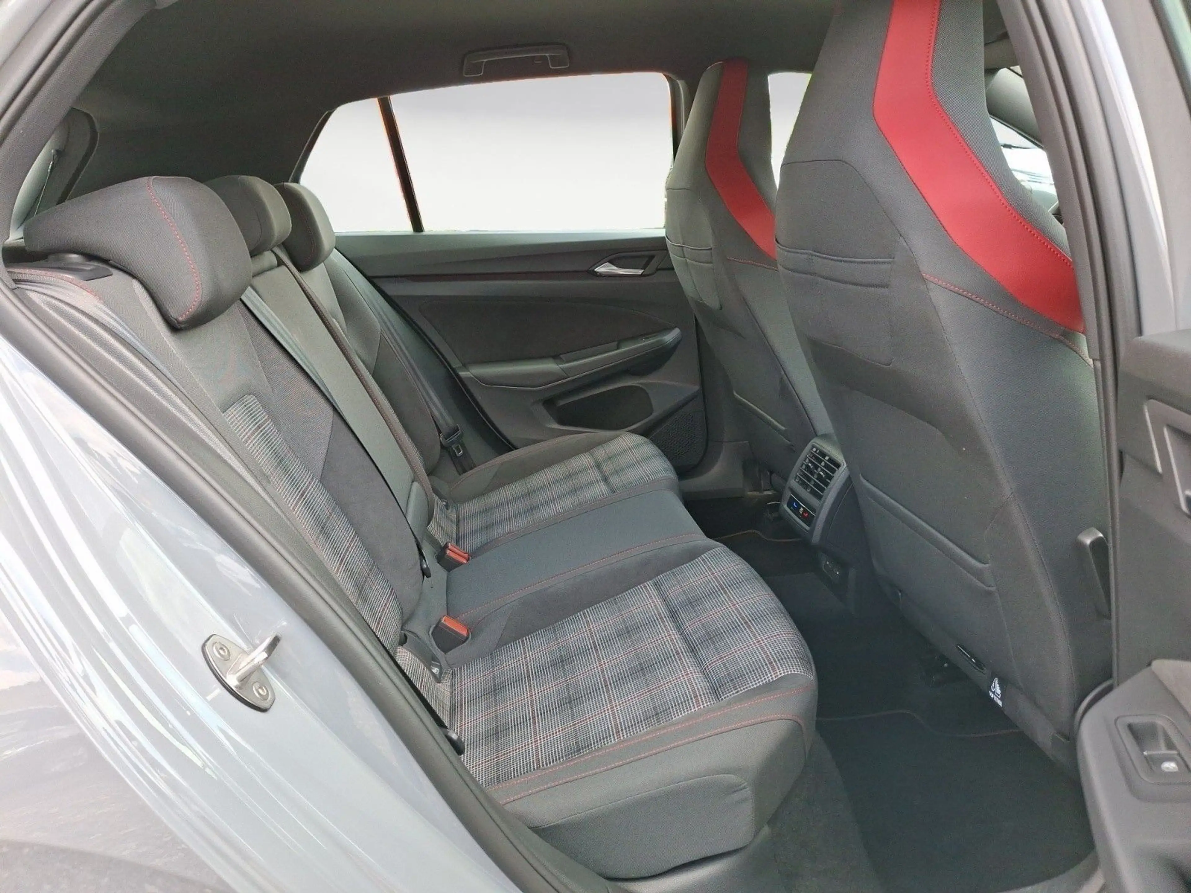 Volkswagen Golf GTI 2.0 TSI DIG.-COCKPIT*PDC*LED*CARPLAY*TE — photo 14