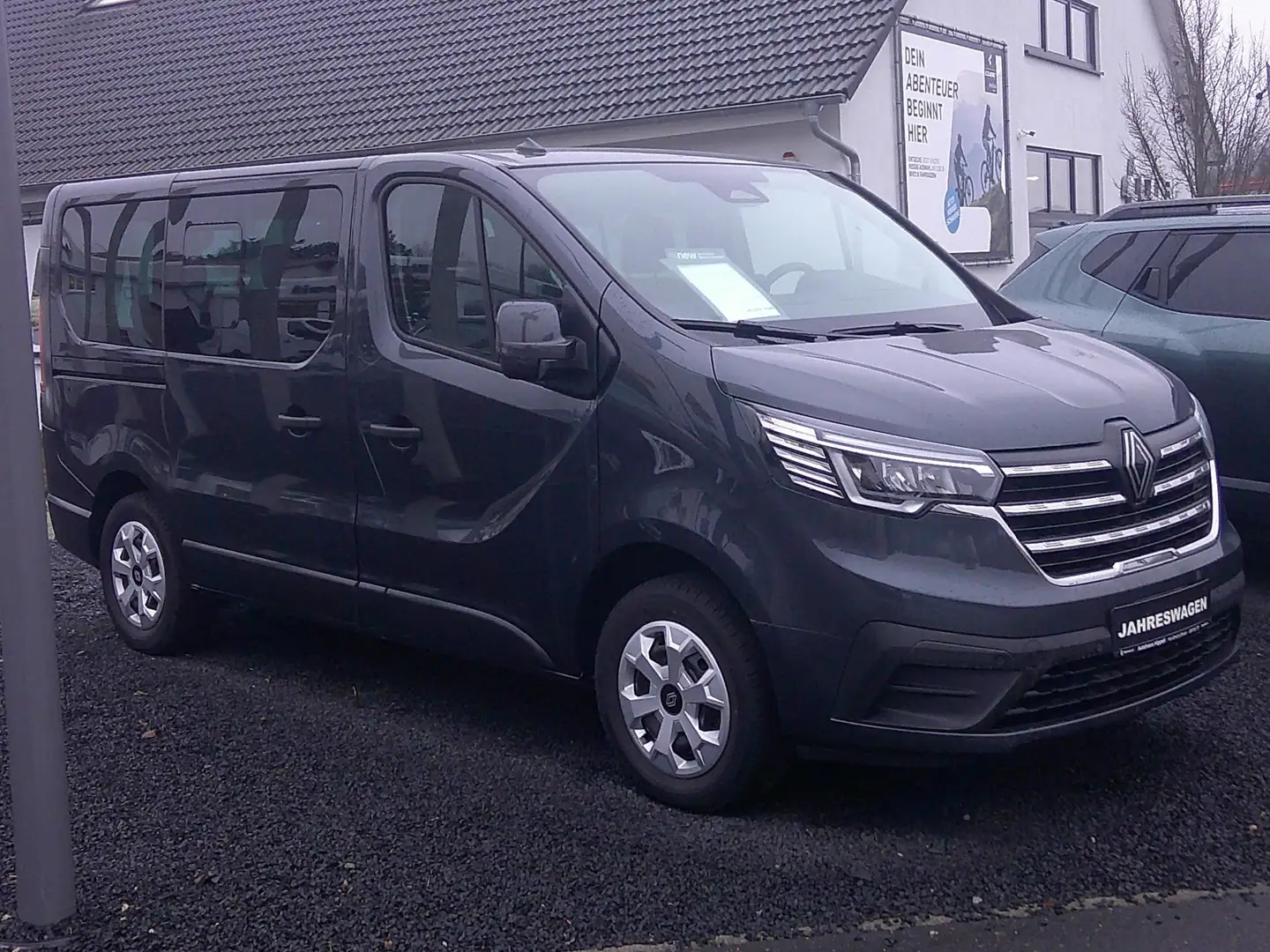 Renault Trafic L1H1 3,0t (8/9 Sitze) Evolution Negru - 1