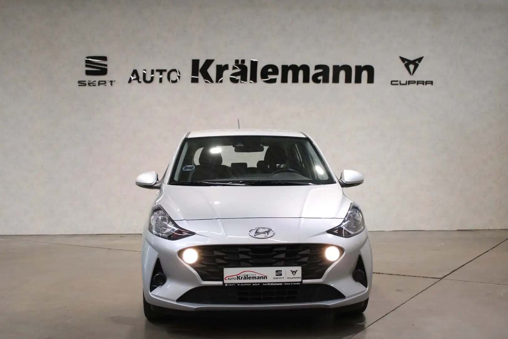Hyundai i10 Trend 1.2 Automatic Silber - 2
