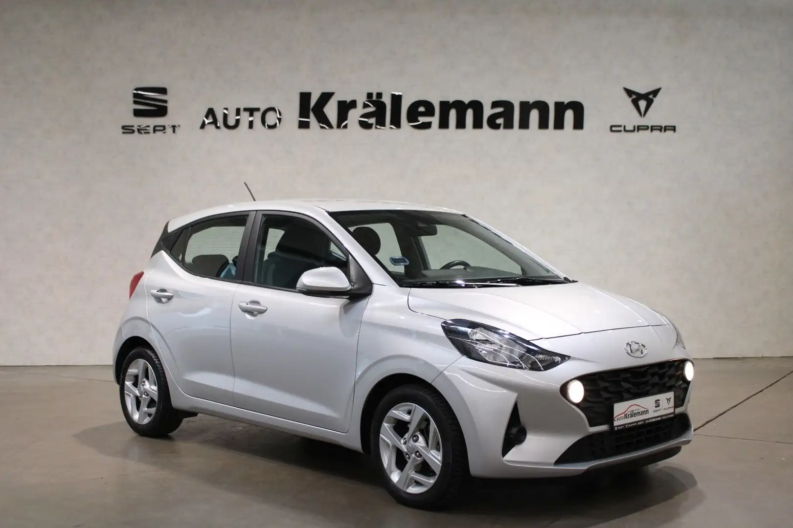 Hyundai i10 Trend 1.2 Automatic Silber - 1