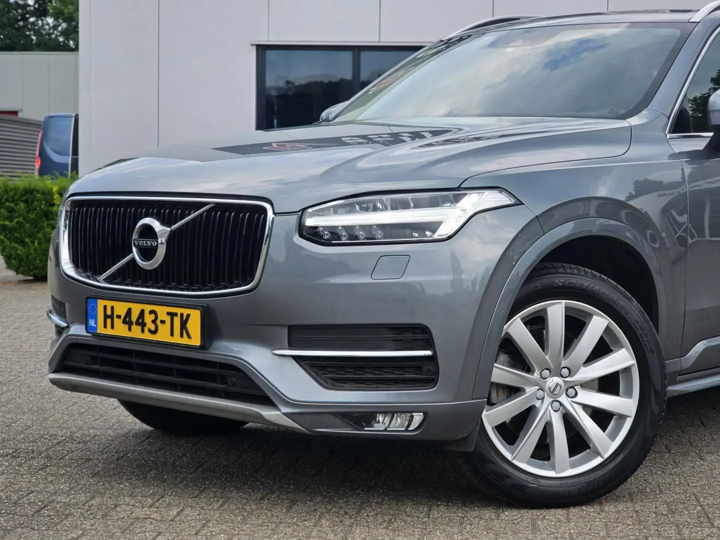 Volvo XC90 2.0 T5 AWD Momentum 7-PERS LEDER STOELVERW LED Grijs - 2
