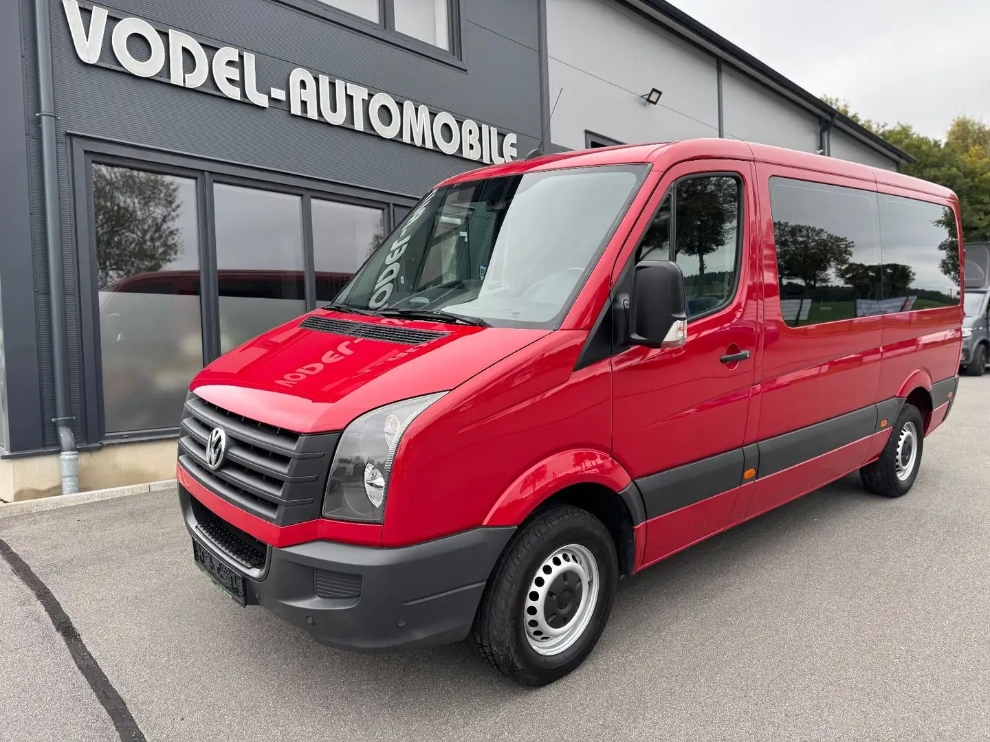 Volkswagen Crafter Kombi 35 mittel L2H1 Rot - 1