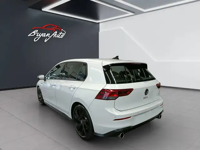 Volkswagen Golf view 4