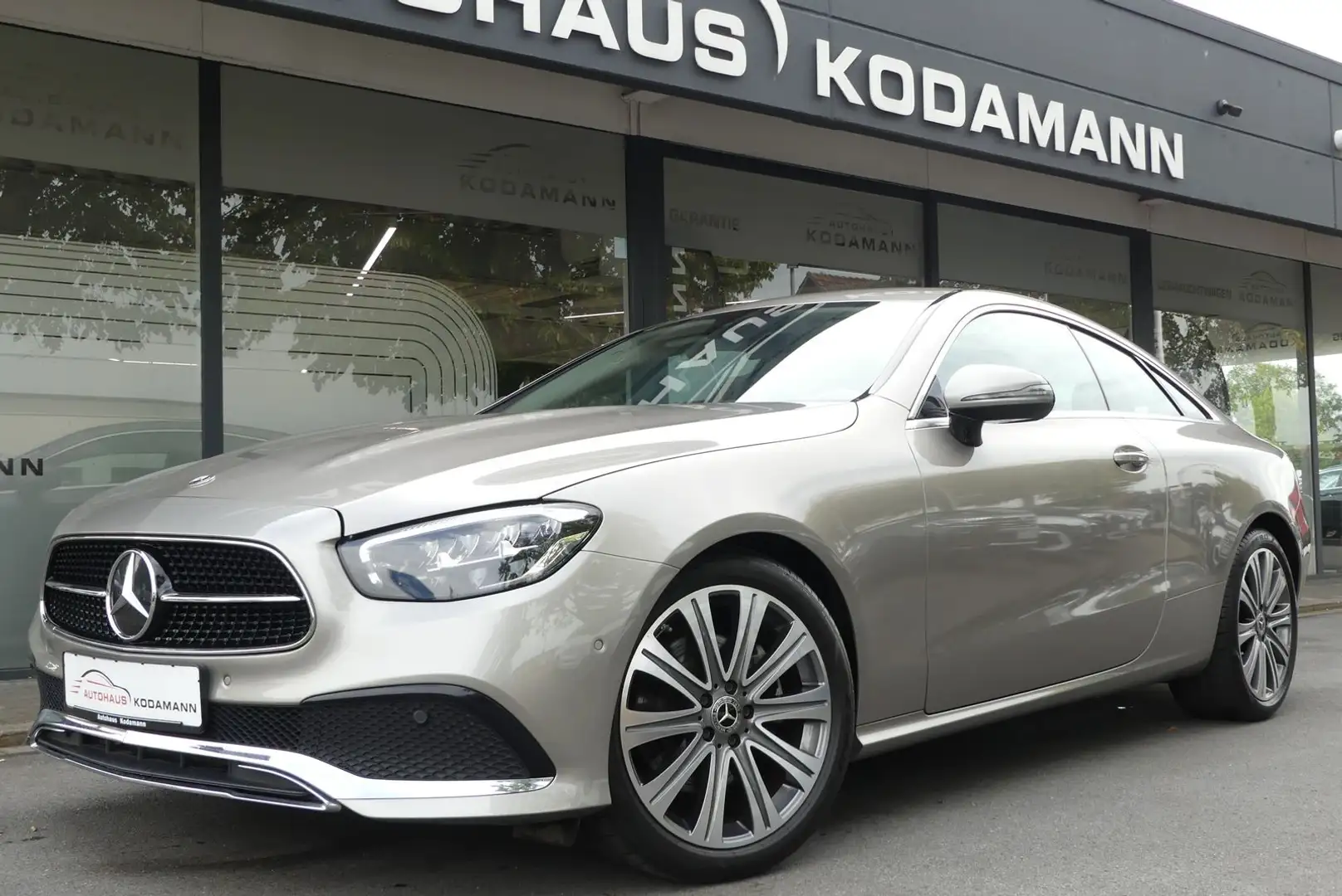 Mercedes-Benz E 200 Coupe Avantgarde*Kamera*19"*CarPlay*SCHÖN* Zilver - 1