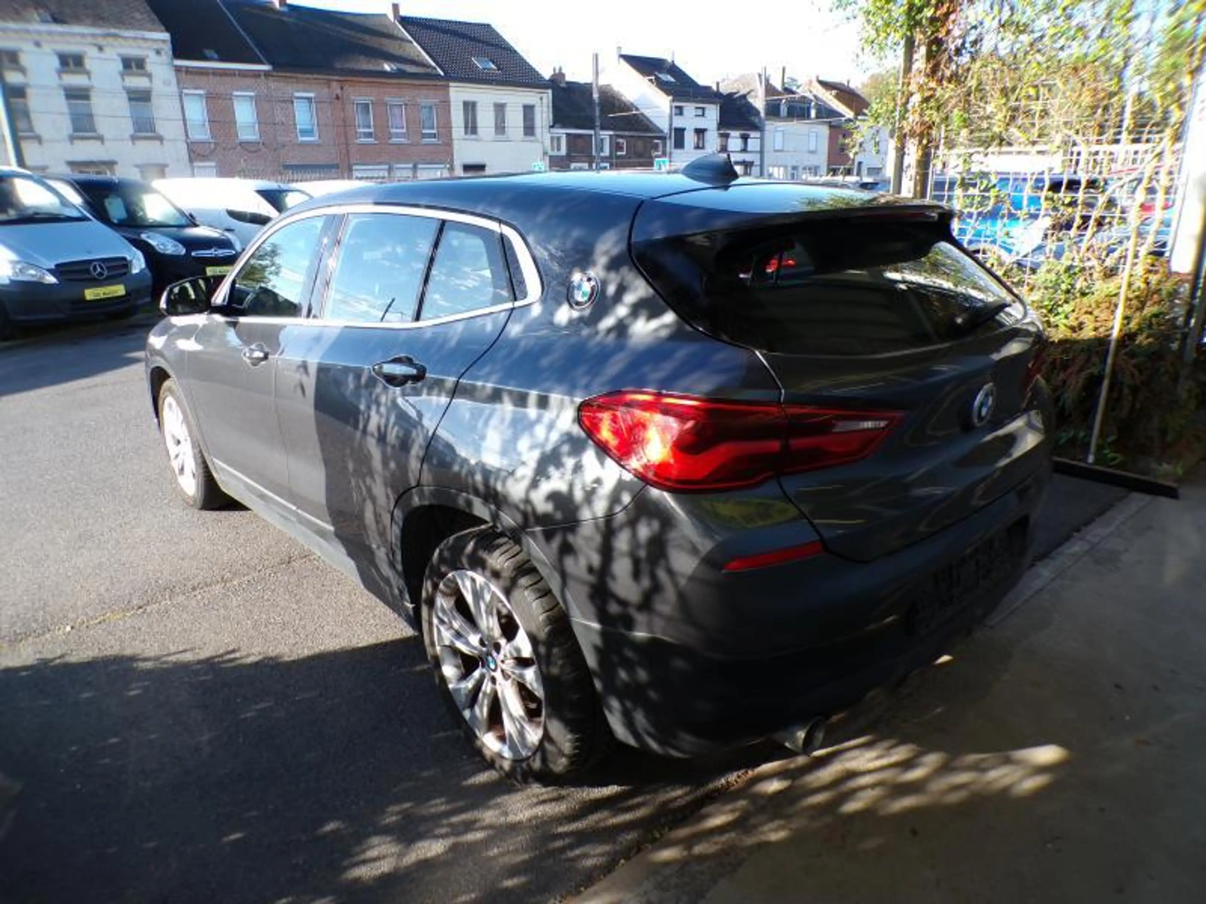 BMW X2 sDrive 18i 1.5 136cv b.auto Gris 01/19 81042km GPS — photo 4