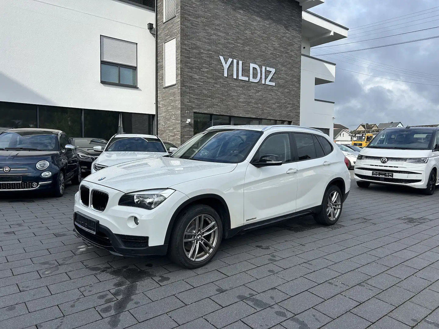 BMW X1 18d xDrive SPORTLINE * NAVI * SCHECKHEFT Bílá - 1