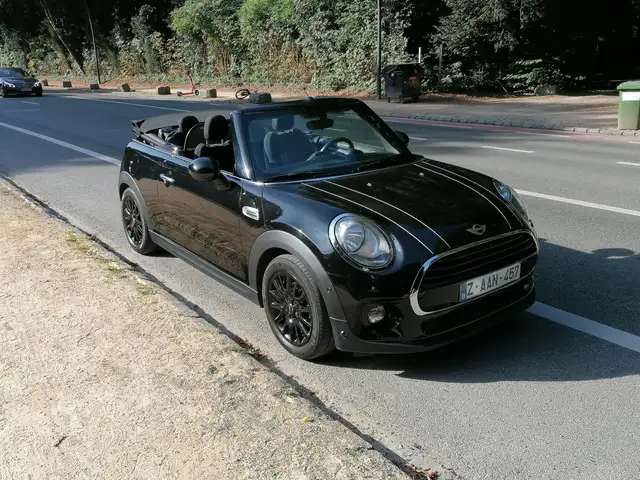MINI Cooper Cabrio JCW Interior Pack & Navigation System