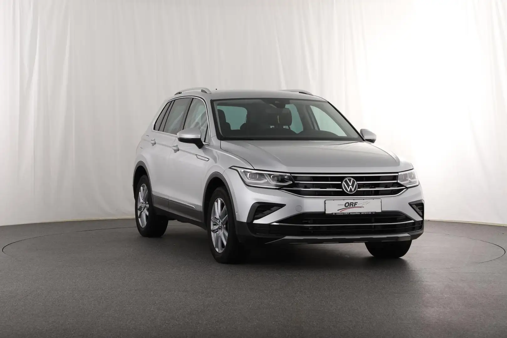 Volkswagen Tiguan 2.0 TDI Elegance 4Motion VIRTUAL DAB AHK APP KAMER Silber - 2