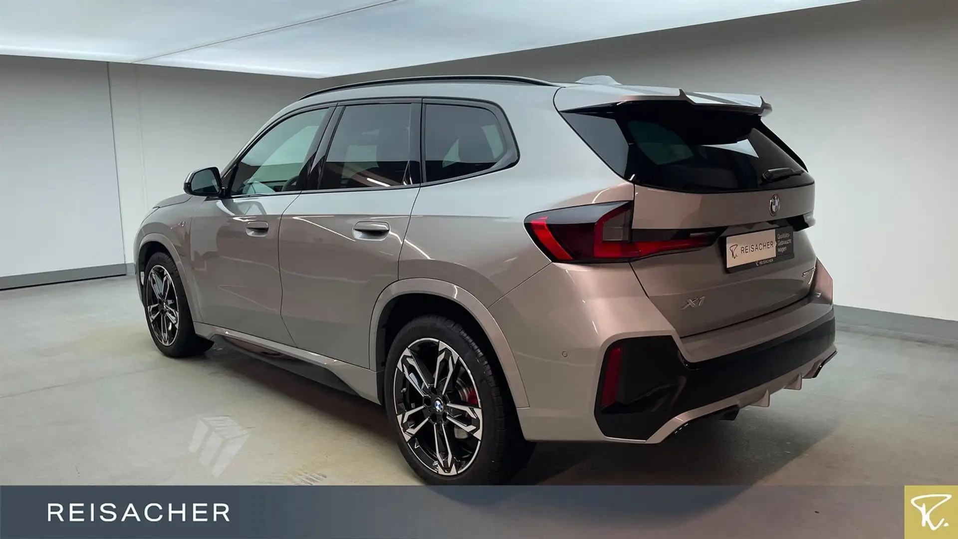 BMW X1 sDrive18i M-Sport,M-Sport PRO,Pano, Silber - 2