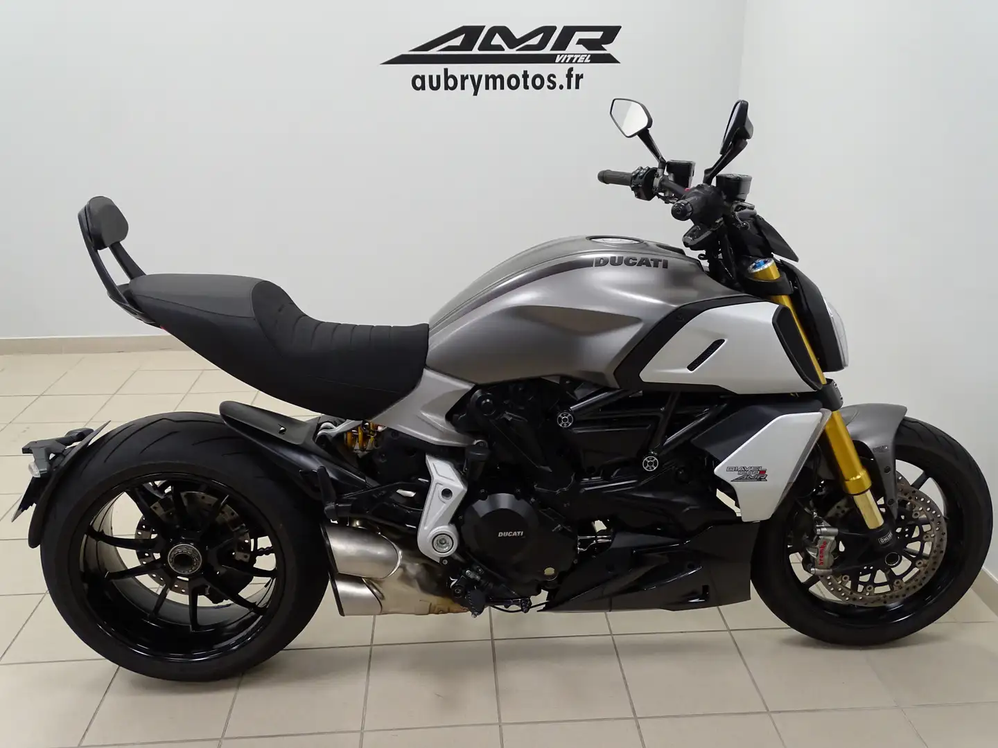 Ducati Diavel Gris - 2