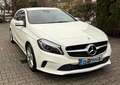 Mercedes-Benz A 180 A 180 BlueEfficiency Teilleder Navi Sitzheizung Weiß - thumbnail 2