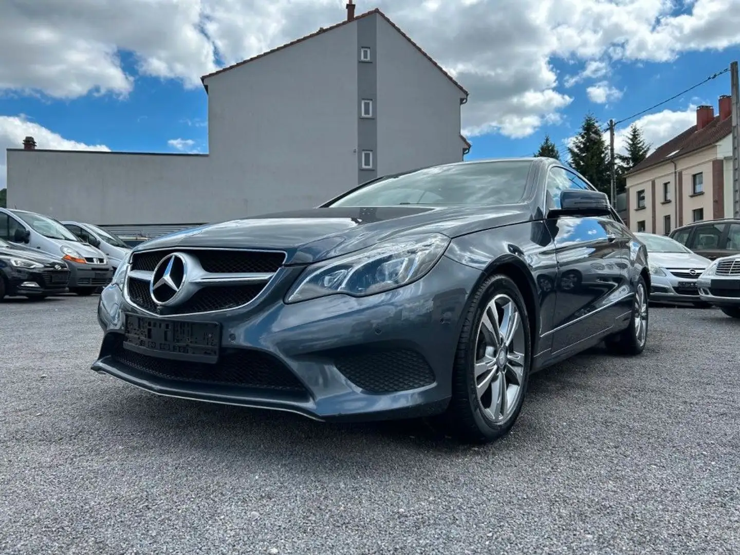 Mercedes-Benz E 250 9G BT AMG KAMERA + LEDER+KEYLESS+H&K SOUND Šedá - 1