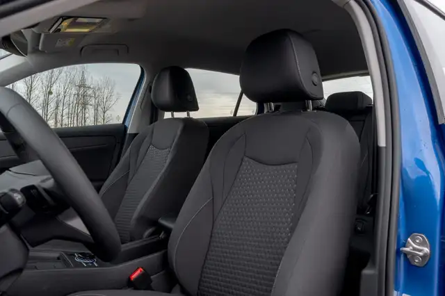 Volkswagen T-Roc view 12